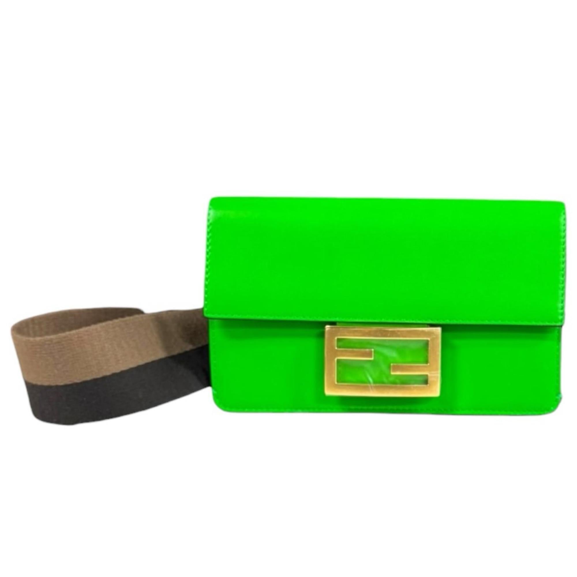 Fendi Baguette Green Leather Shoulder Bag (Pre-Owned)