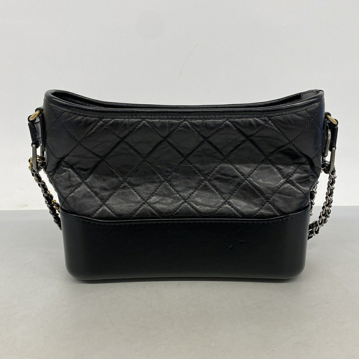Chanel Black Leather Shoulder Bag (Pre-Owned)