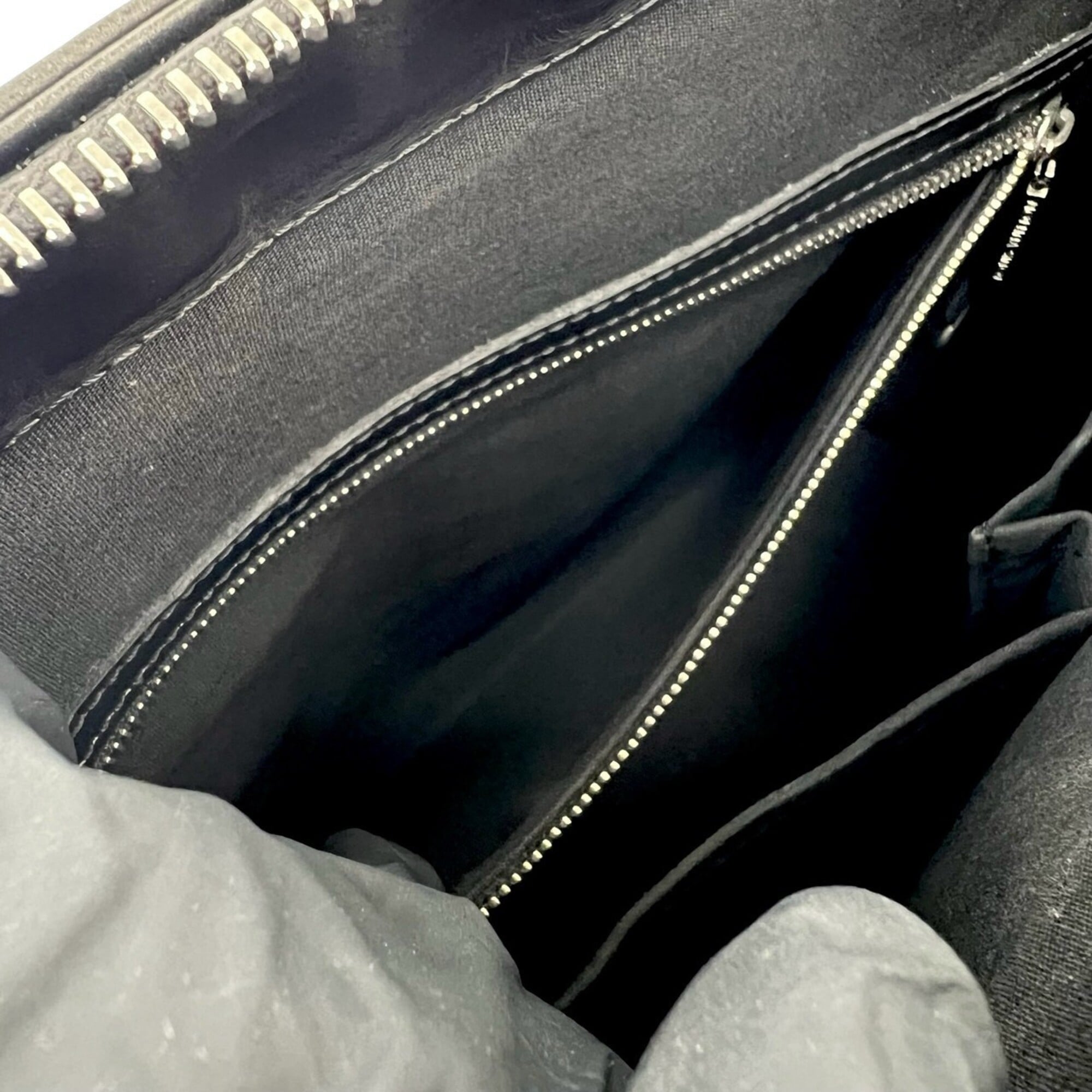 Louis Vuitton Black Leather Handbag Tote Bag (Pre-Owned)