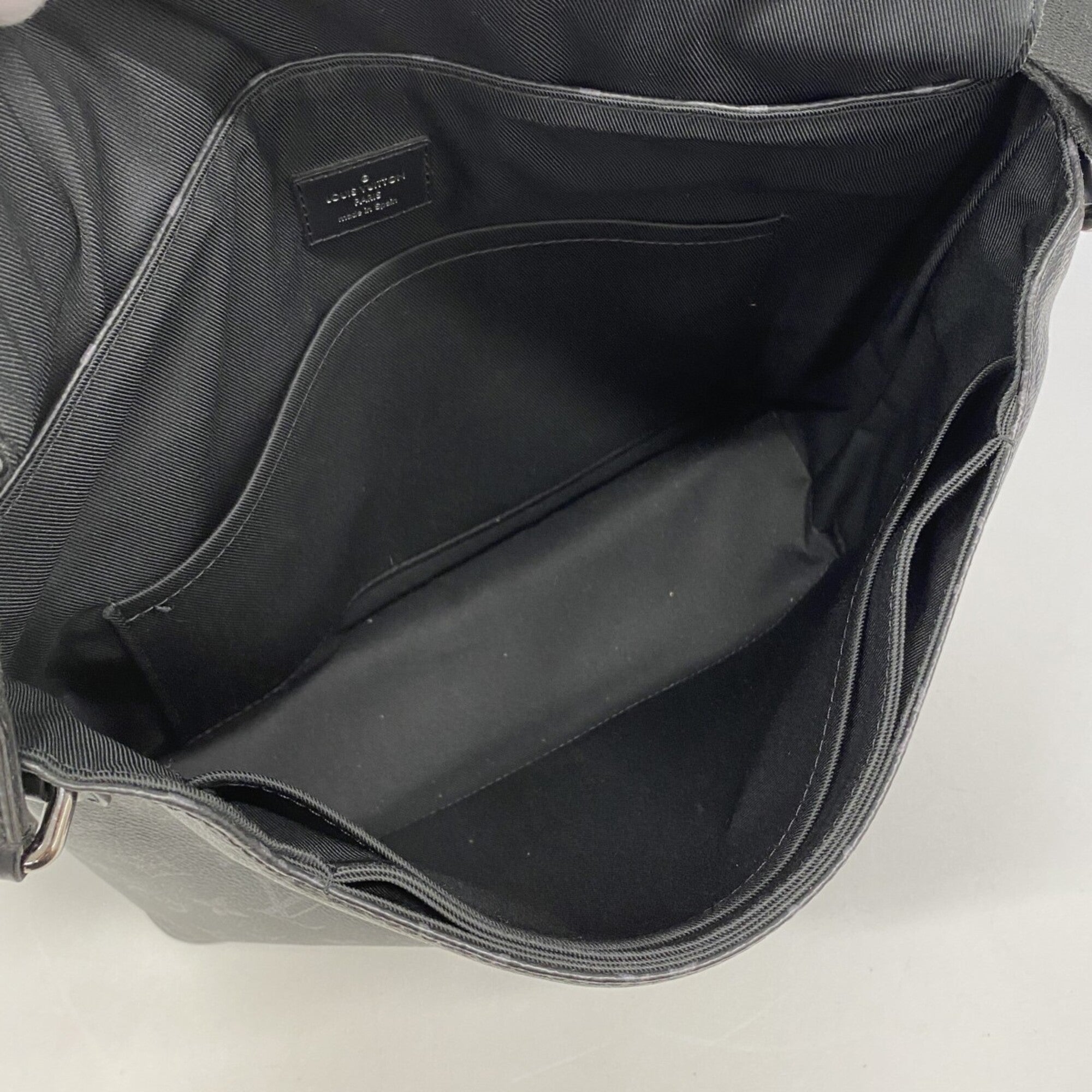 Louis Vuitton Black Shoulder Bag (Pre-Owned)