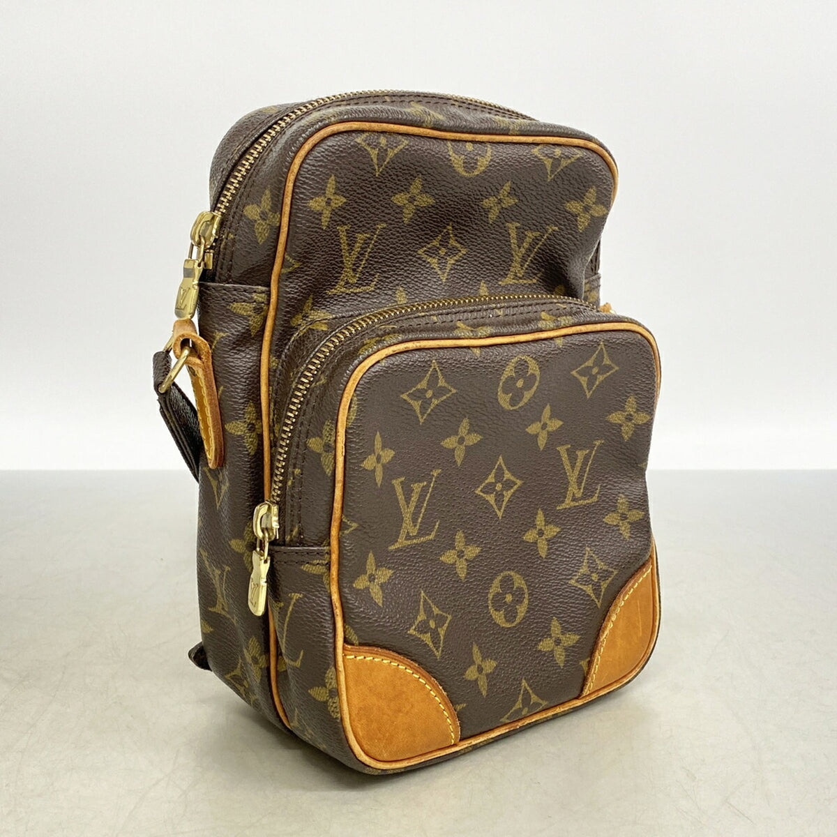 Louis Vuitton Brown Shoulder Bag (Pre-Owned)