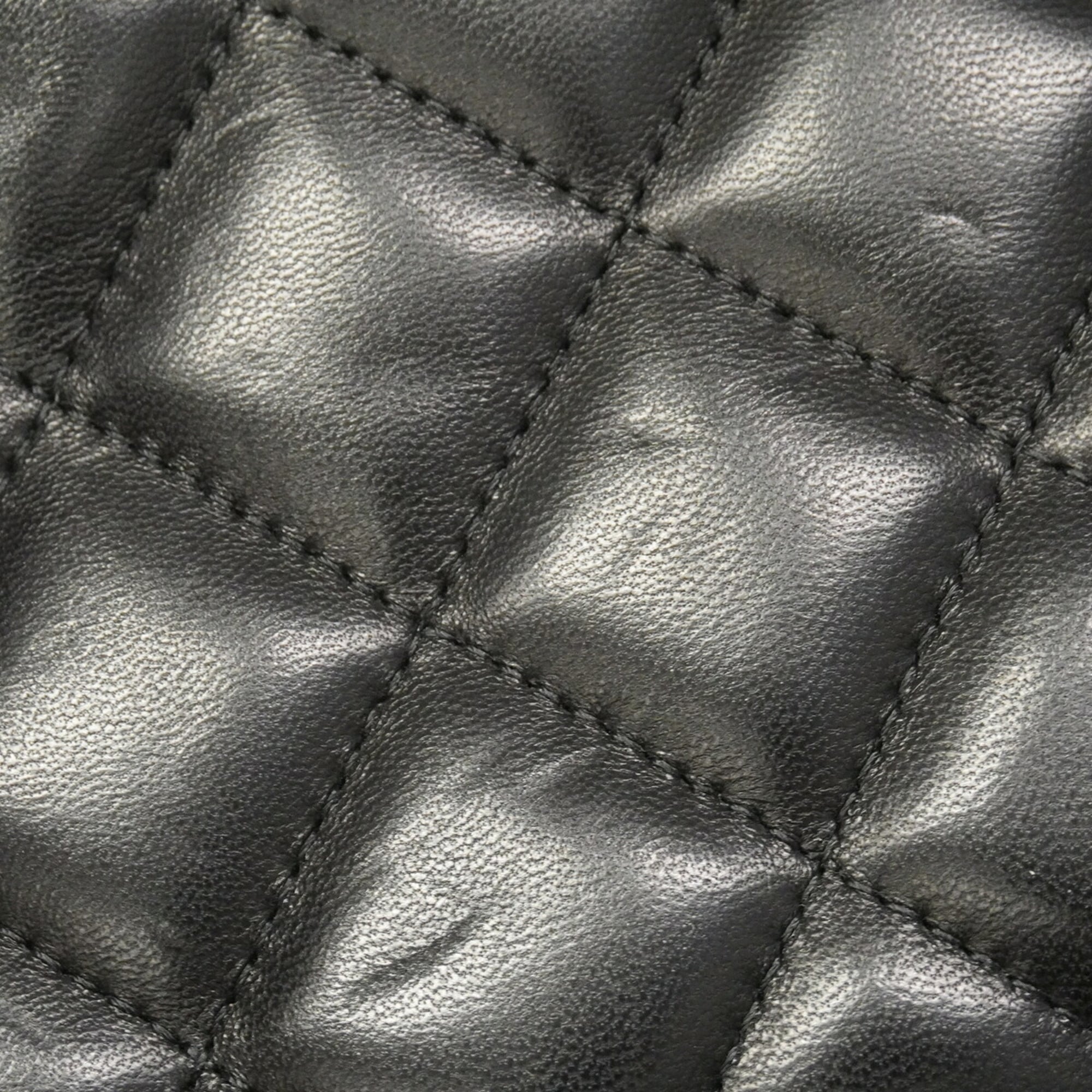 Chanel Black Leather Shoulder Bag (Pre-Owned)