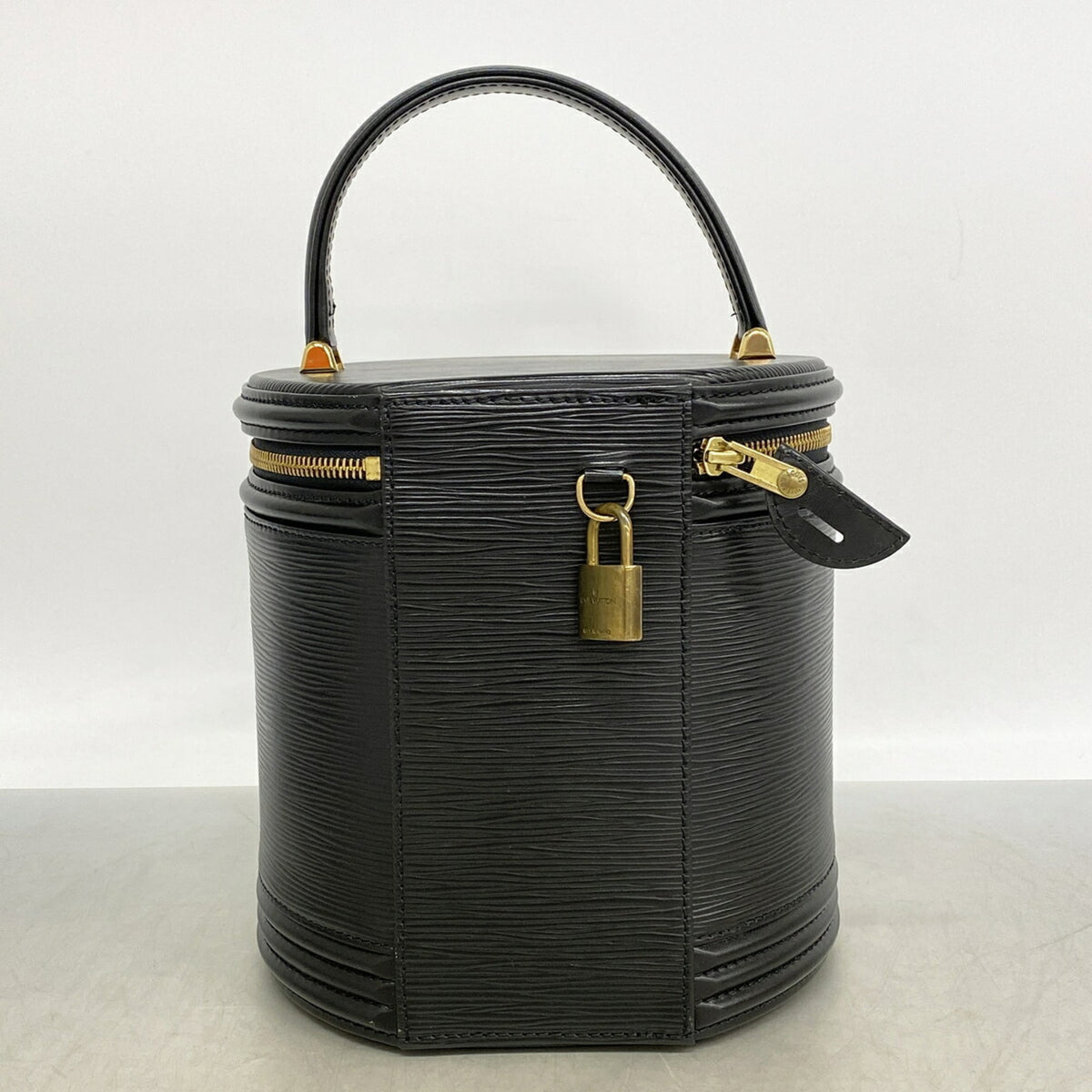 Louis Vuitton Noir Handbag (Pre-Owned)