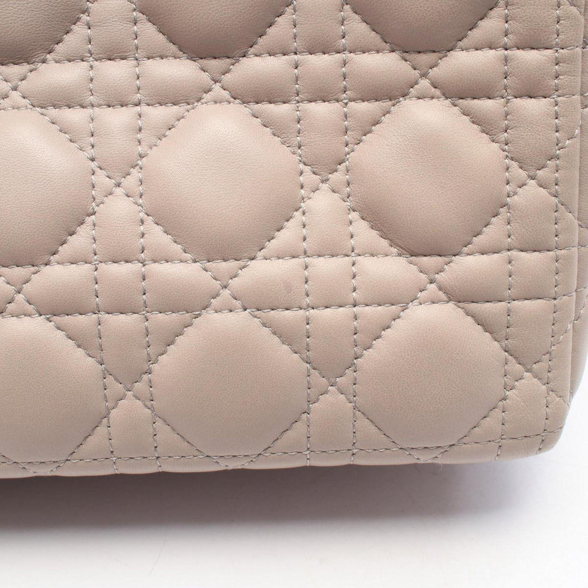 Christian Dior Beige Leather Handbag (Pre-Owned)