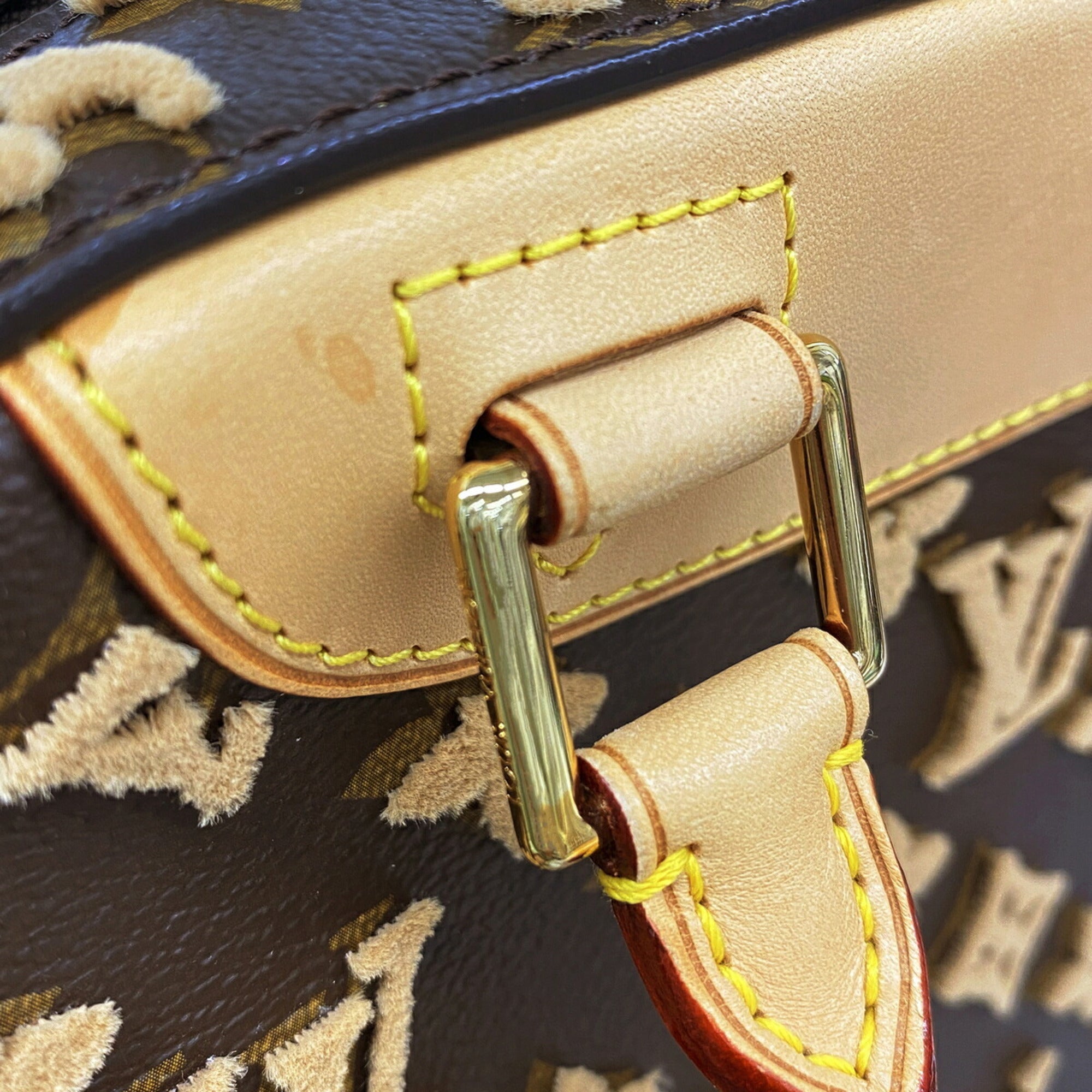 Louis Vuitton Beige Handbag (Pre-Owned)