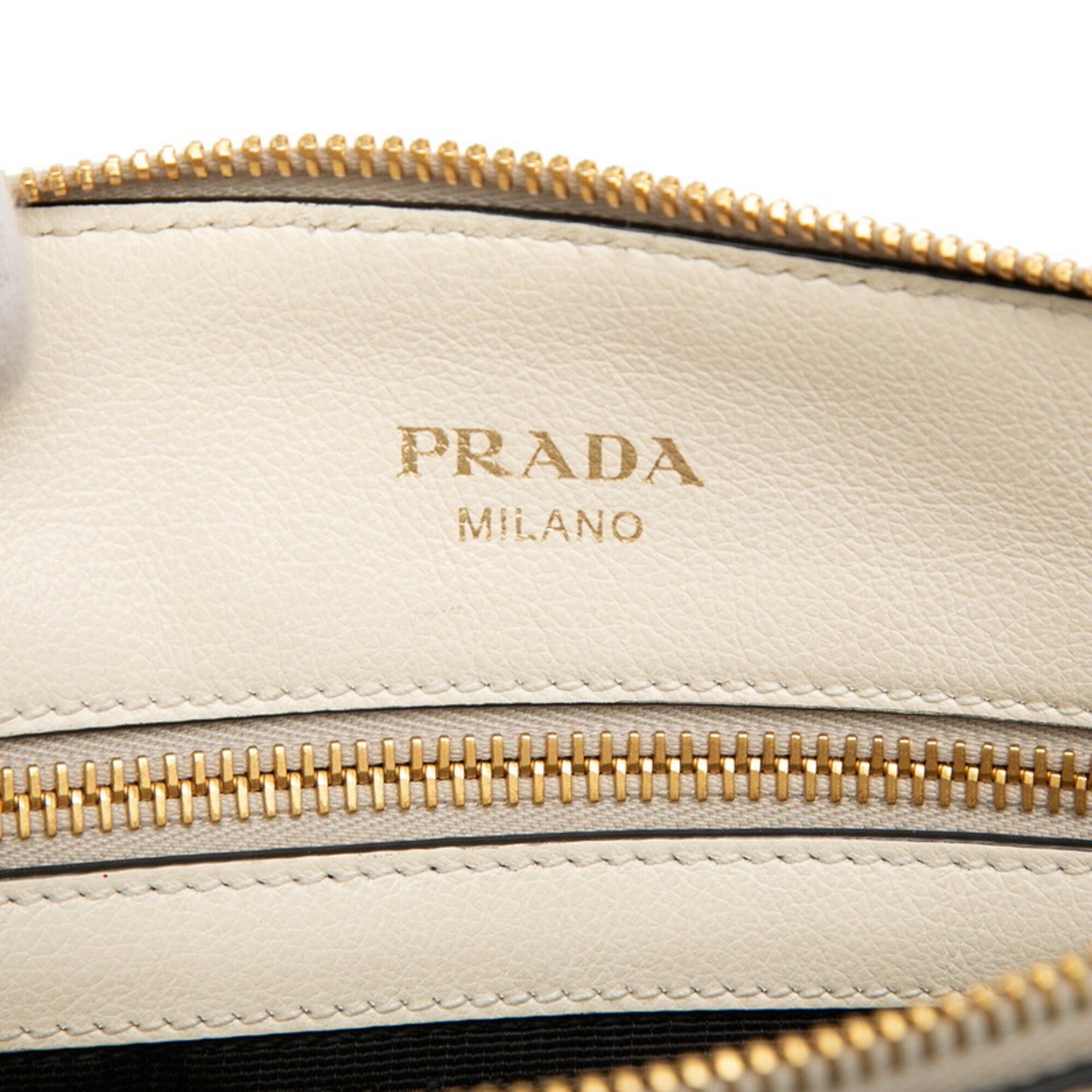 Prada White Leather Handbag Shoulder Bag (Pre-Owned)