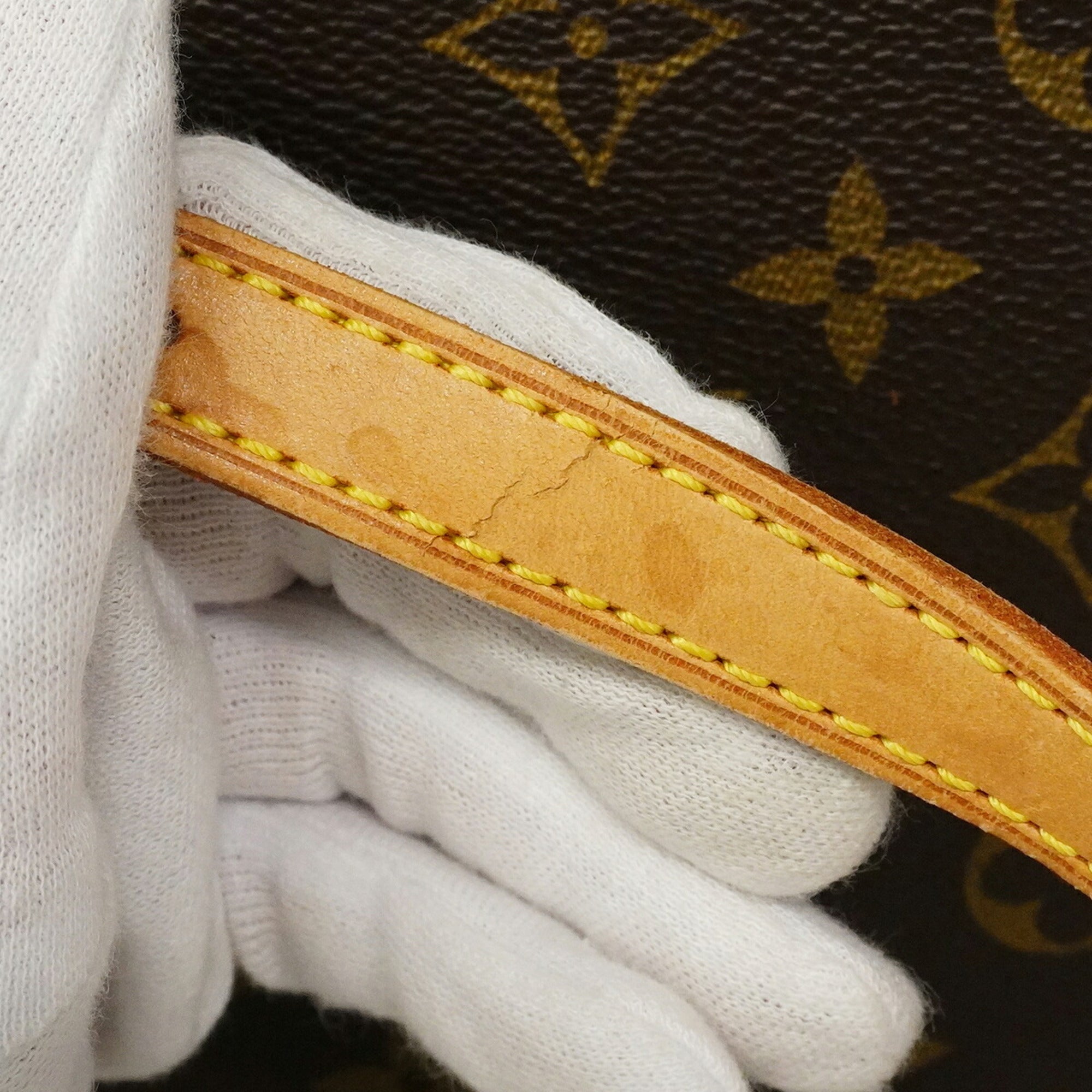 Louis Vuitton Brown Shoulder Bag (Pre-Owned)