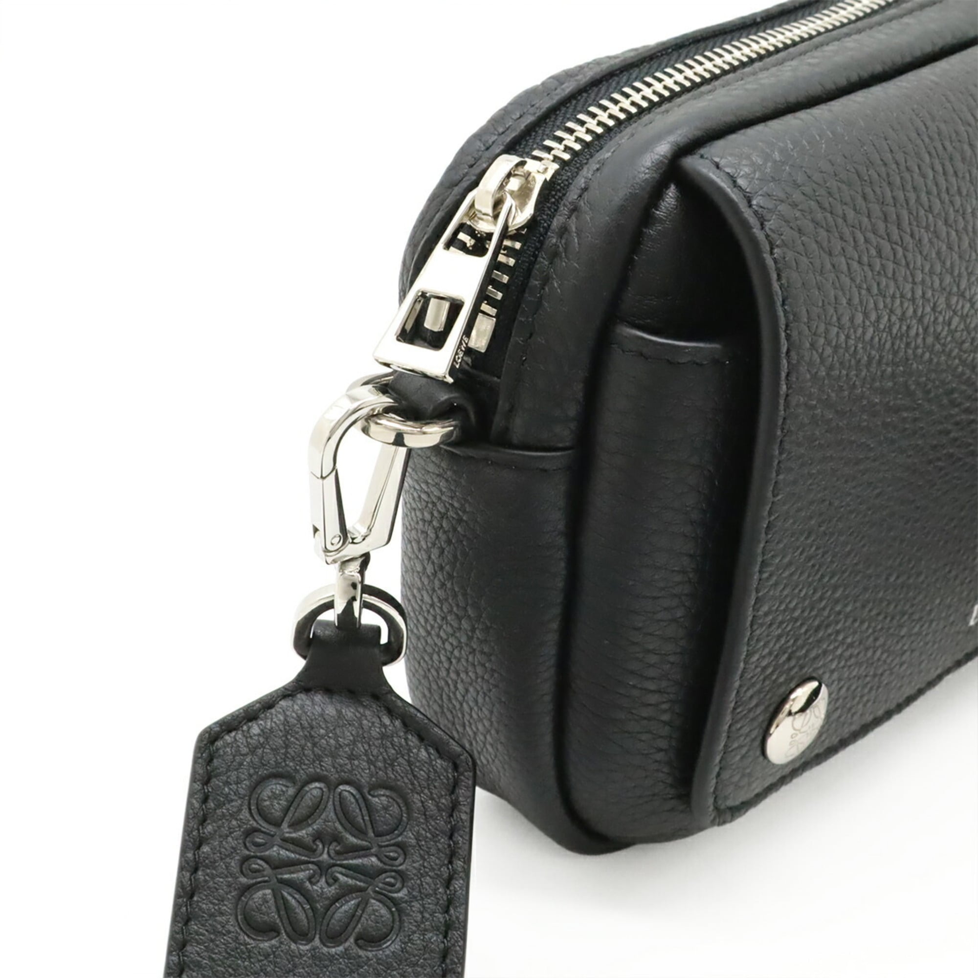 Loewe Black Shoulder Bag (Pre-Owned)