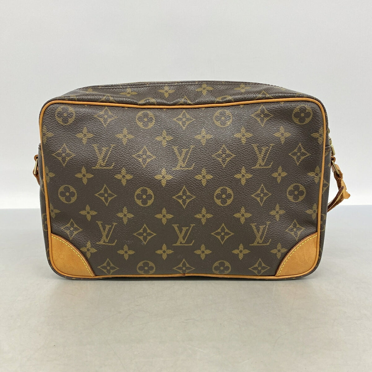 Louis Vuitton Brown Shoulder Bag (Pre-Owned)