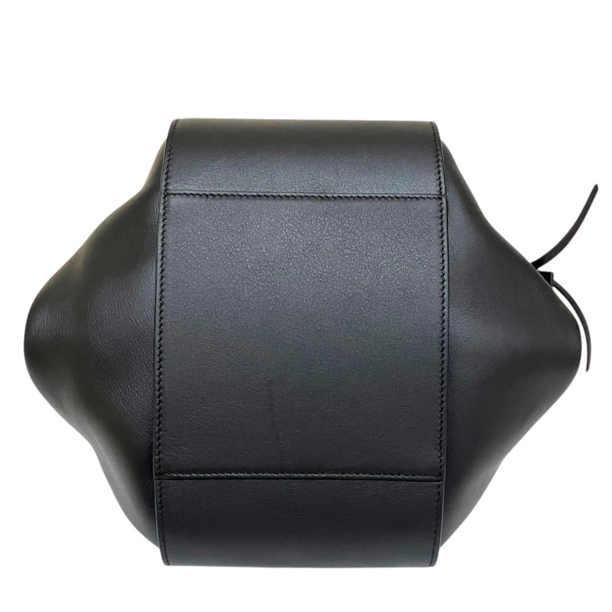 Loewe Black Leather Shoulder Bag (Pre-Owned)