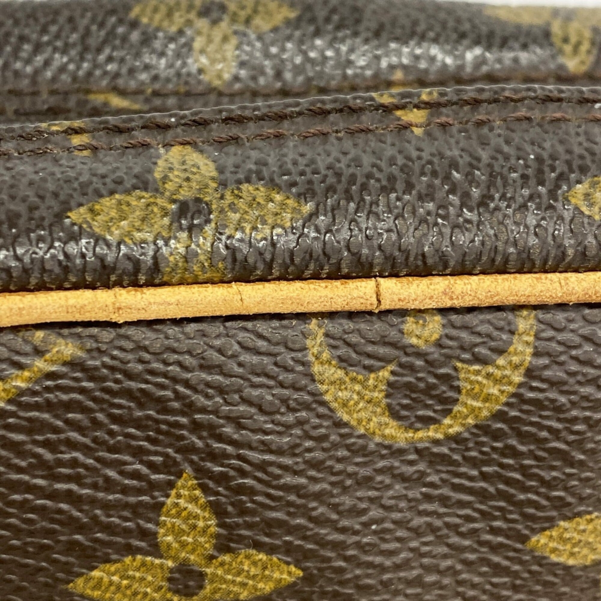 Louis Vuitton Brown Shoulder Bag (Pre-Owned)