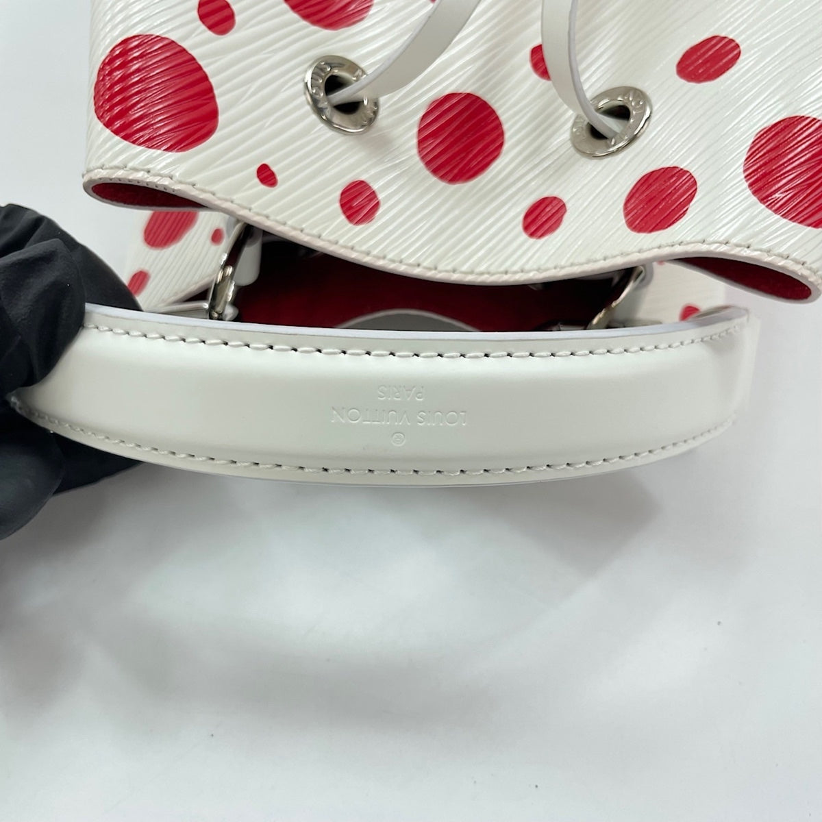 Louis Vuitton White Handbag (Pre-Owned)