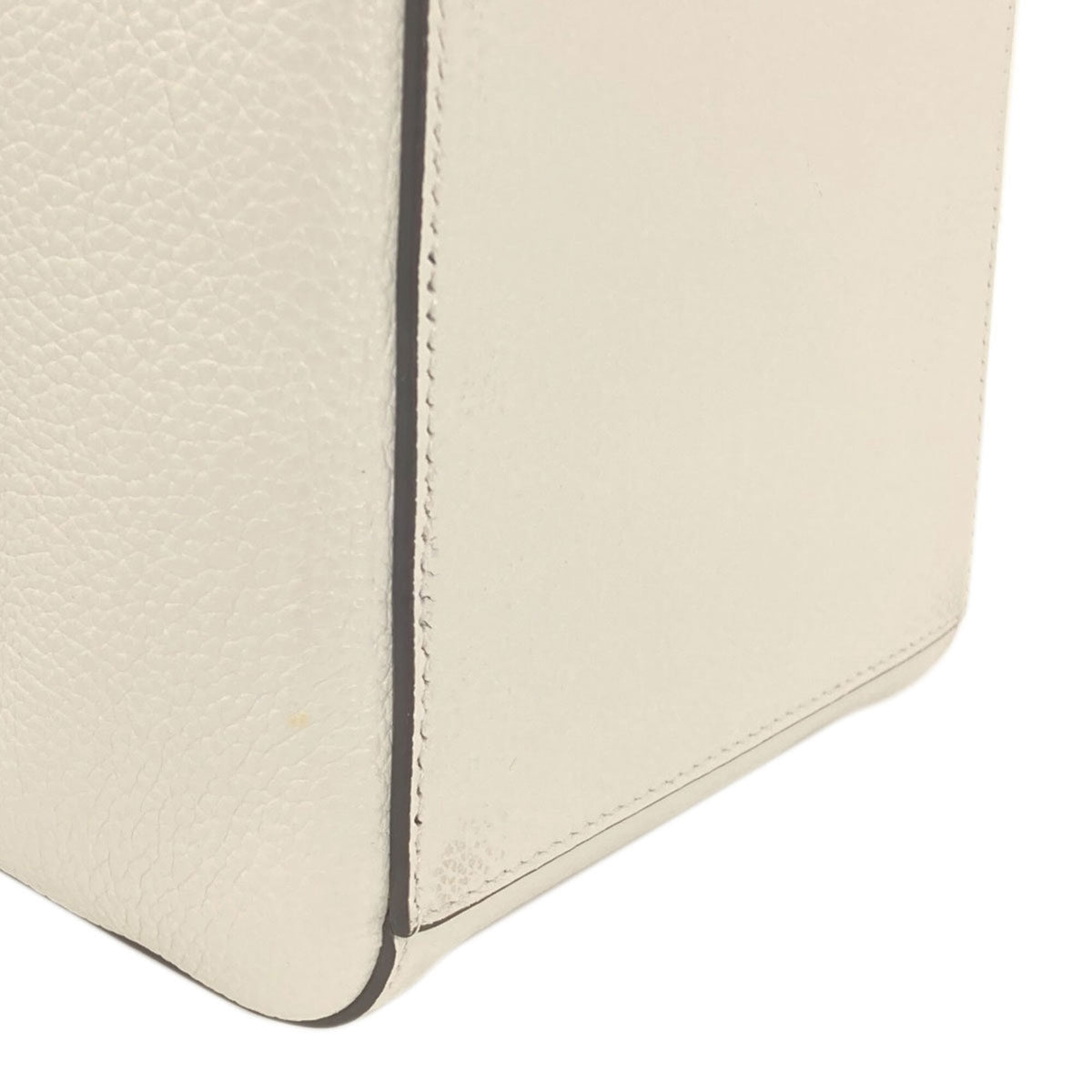 Fendi White Leather Shoulder Bag (Pre-Owned)