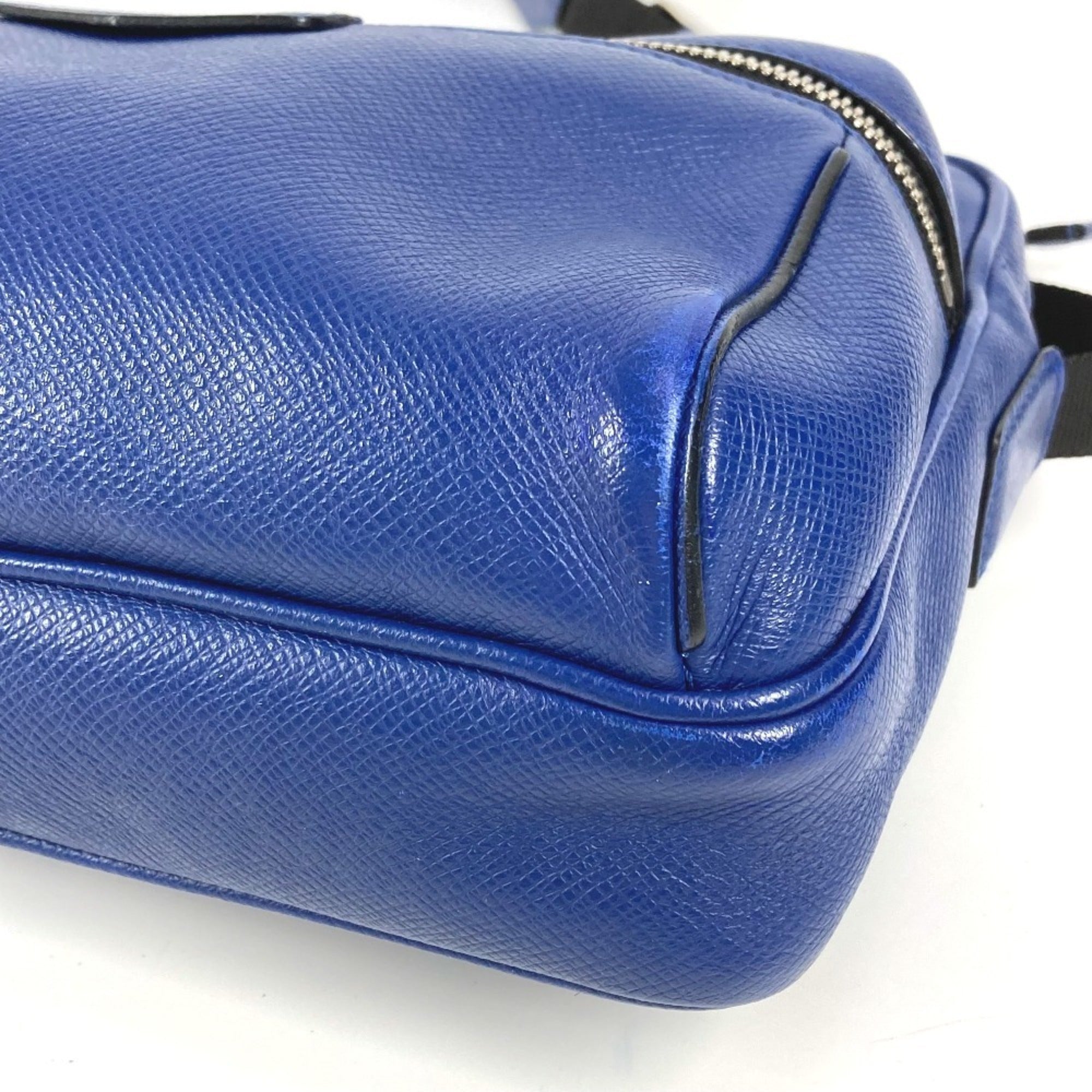 Louis Vuitton Blue Taiga Leather Shoulder Bag Sling Bag (Pre-Owned)