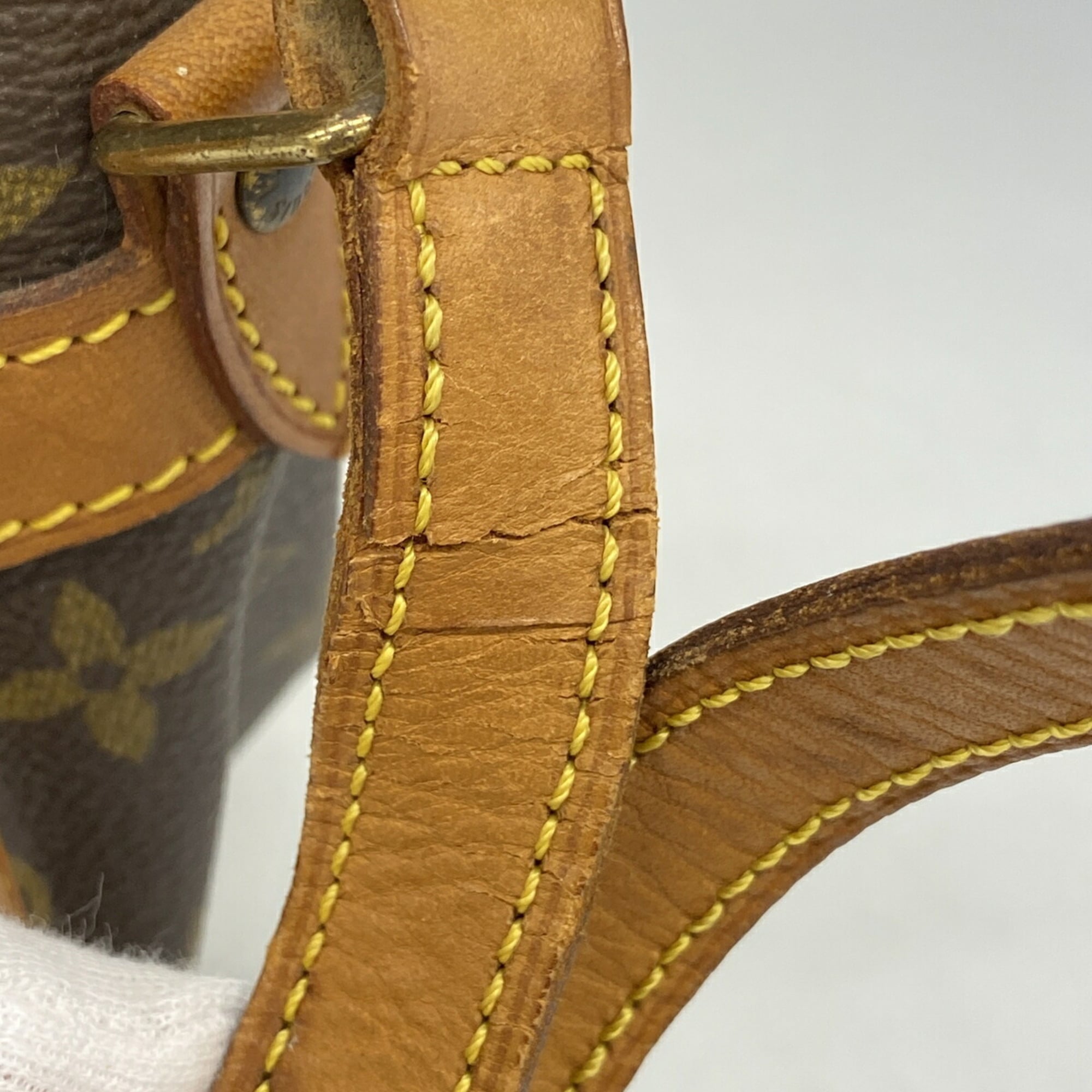 Louis Vuitton Brown Shoulder Bag (Pre-Owned)