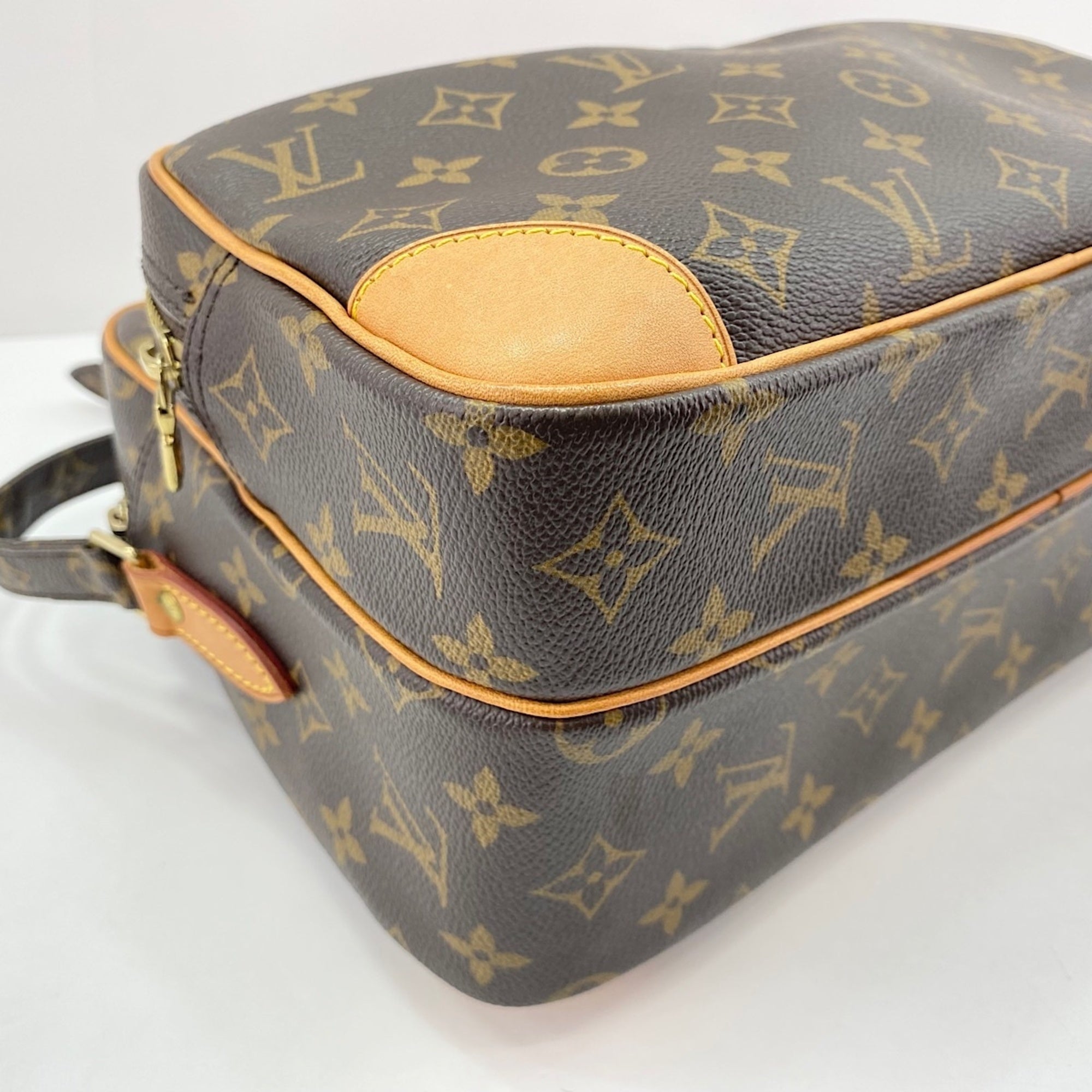 Louis Vuitton Brown Shoulder Bag (Pre-Owned)
