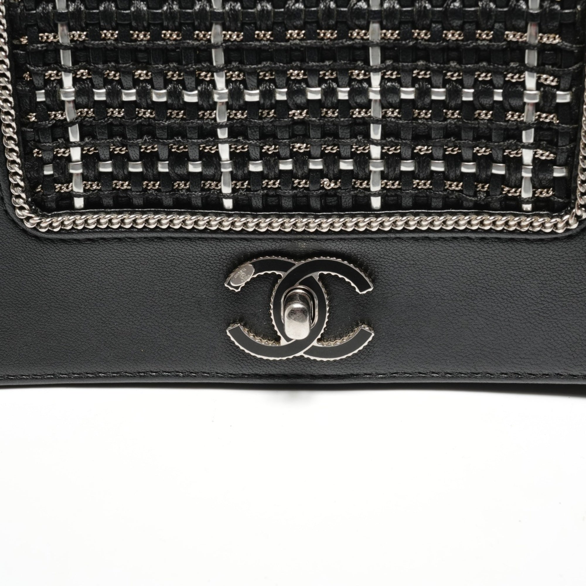 Chanel Black Leather Shoulder Bag (Pre-Owned)