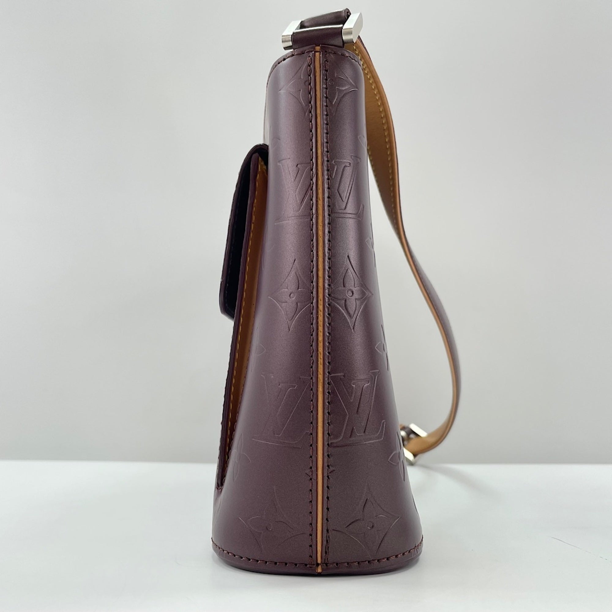 Louis Vuitton Brown Shoulder Bag (Pre-Owned)
