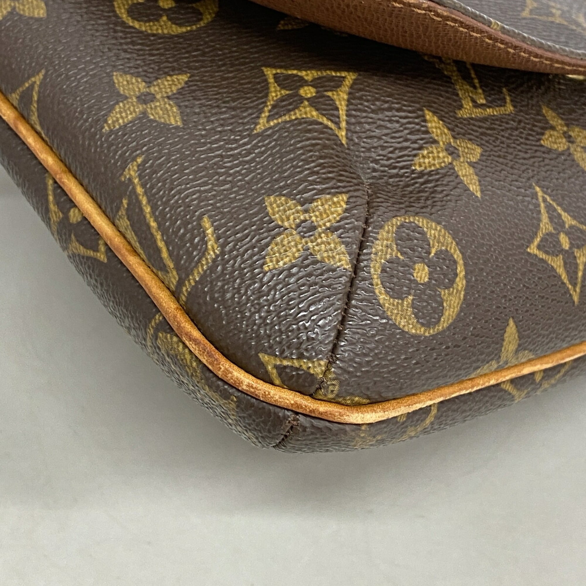 Louis Vuitton Brown Shoulder Bag (Pre-Owned)