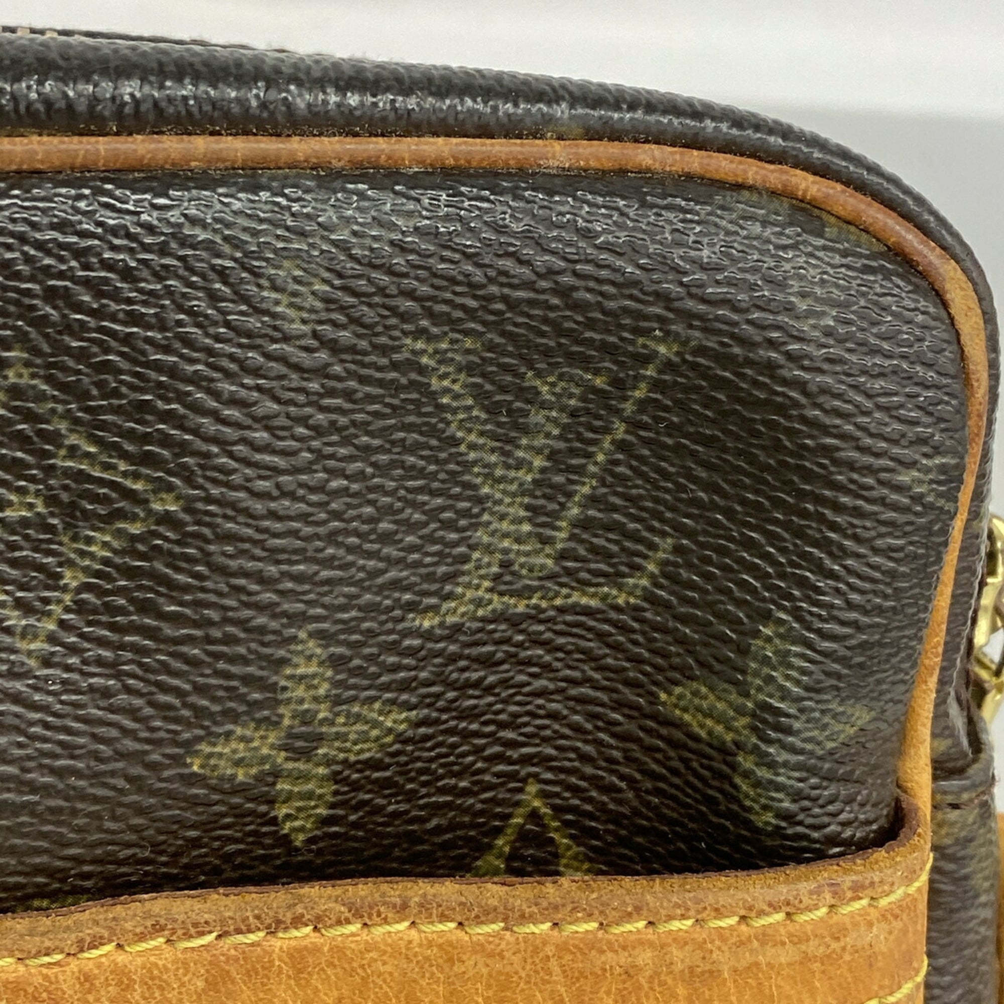 Louis Vuitton Brown Shoulder Bag (Pre-Owned)