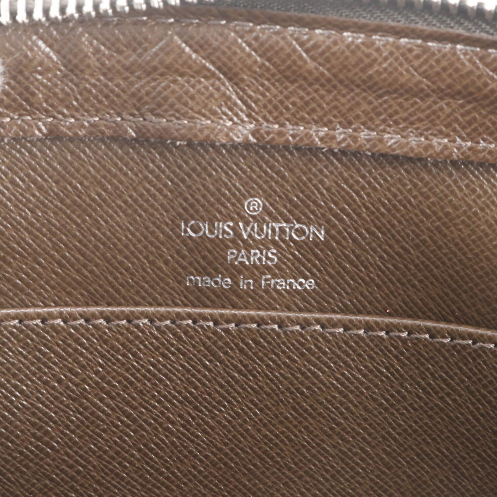 Louis Vuitton Grizzly Leather Clutch Bag (Pre-Owned)