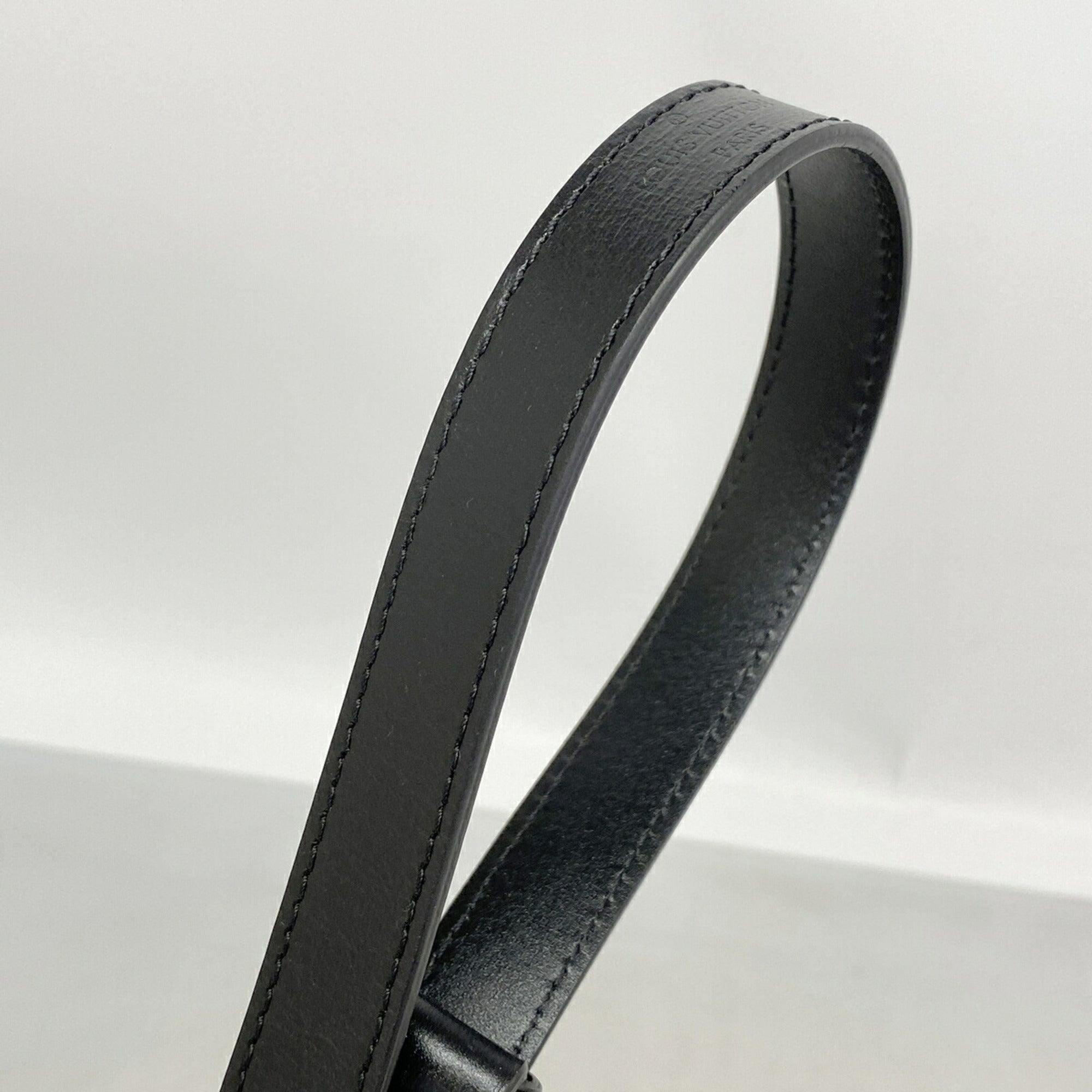 Louis Vuitton Noir Handbag (Pre-Owned)
