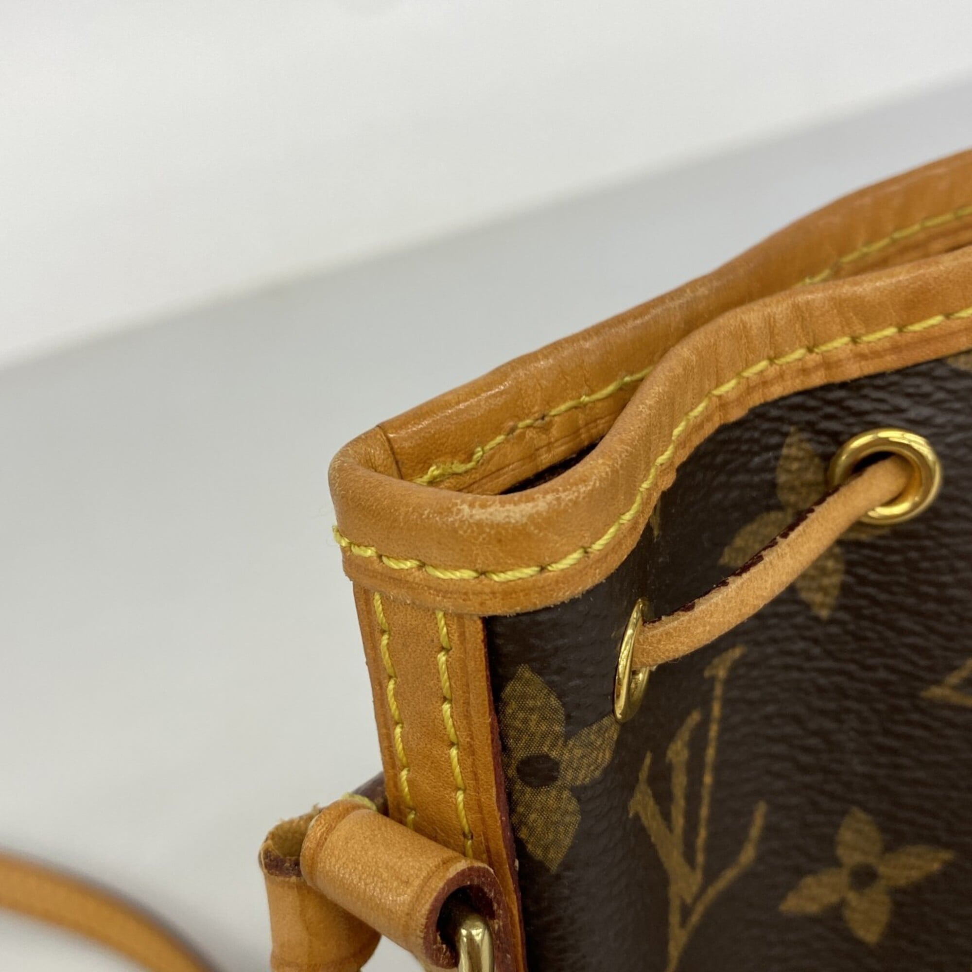 Louis Vuitton Brown Shoulder Bag (Pre-Owned)