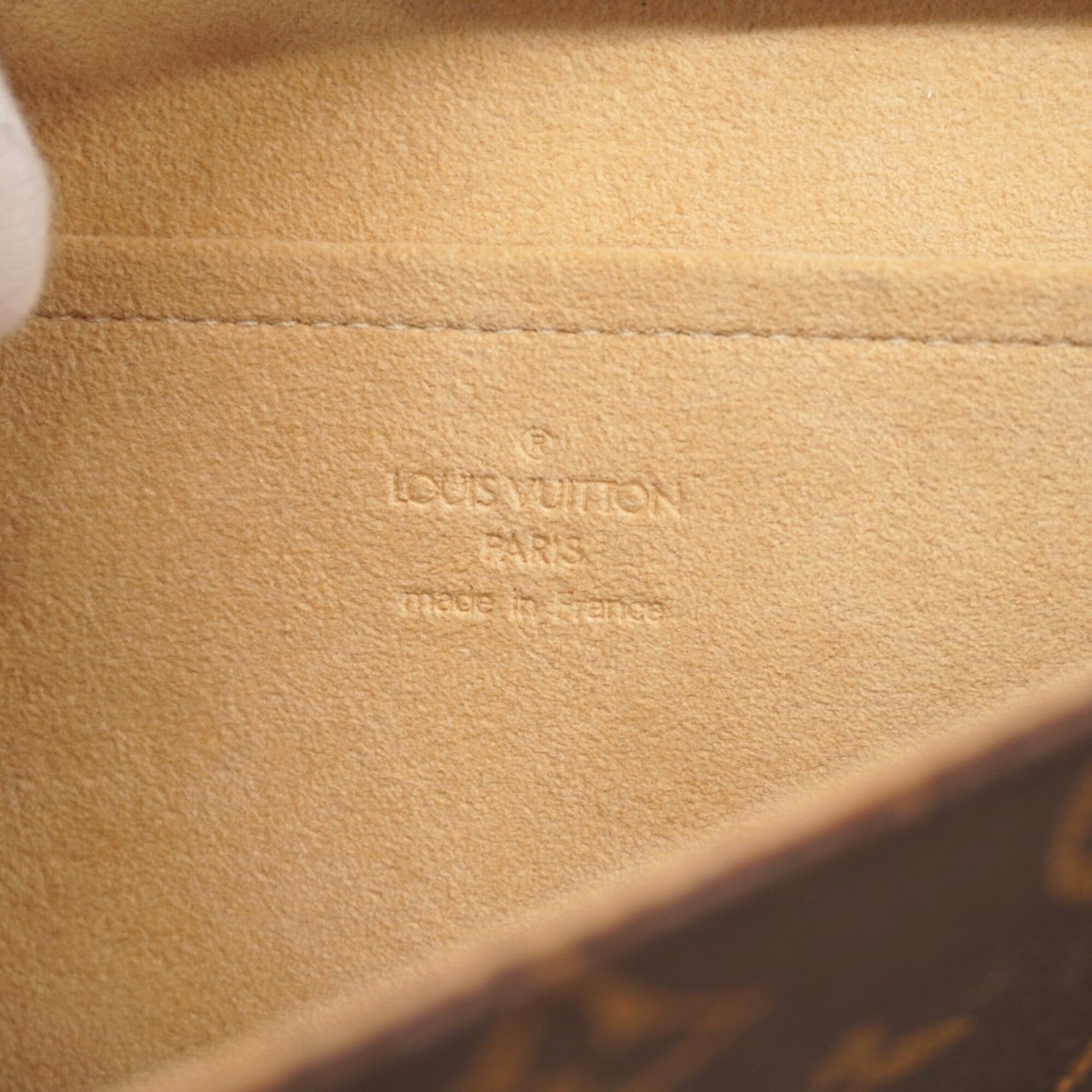 Louis Vuitton Brown Shoulder Bag (Pre-Owned)