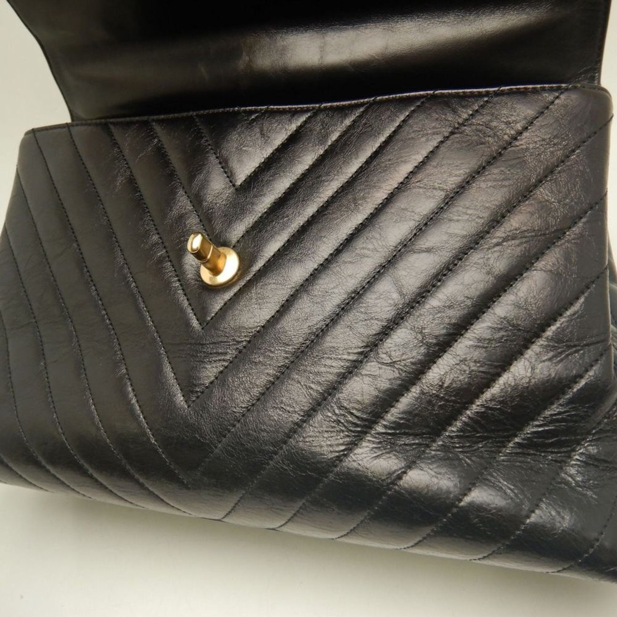 Chanel Black Leather Handbag (Pre-Owned)