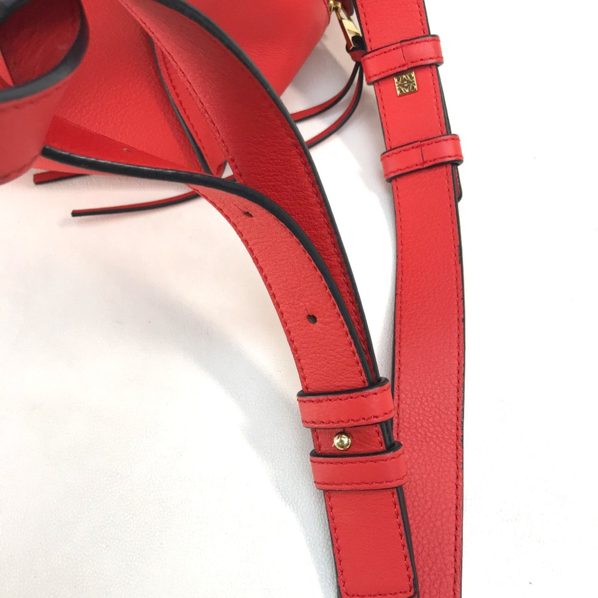 Loewe Red Leather Handbag (Pre-Owned)