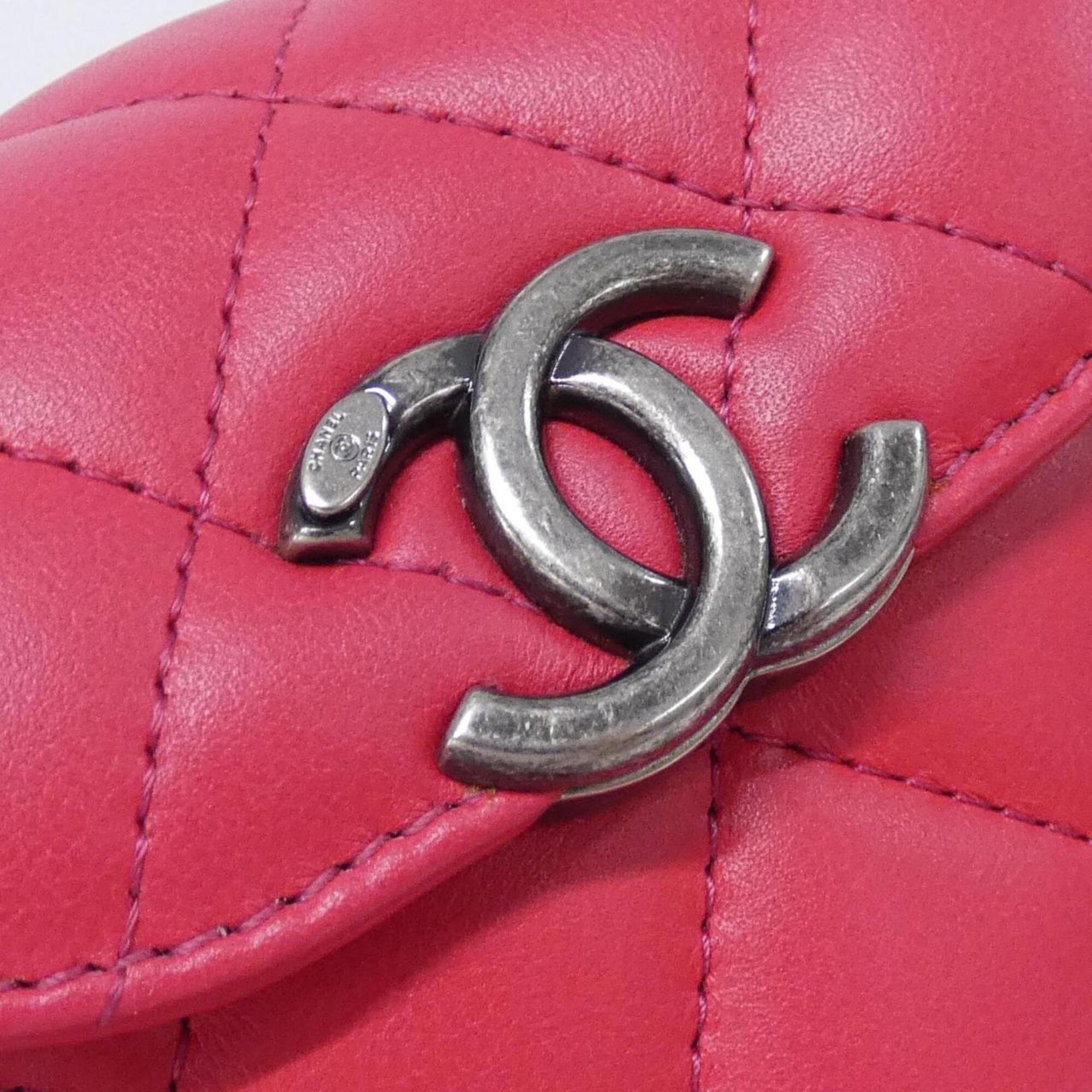 Chanel Pink Leather Shoulder Bag (Pre-Owned)