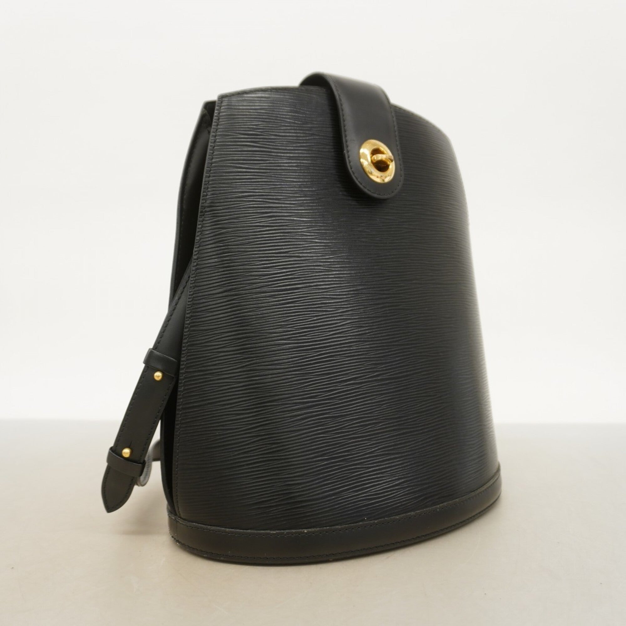 Louis Vuitton Noir Shoulder Bag (Pre-Owned)