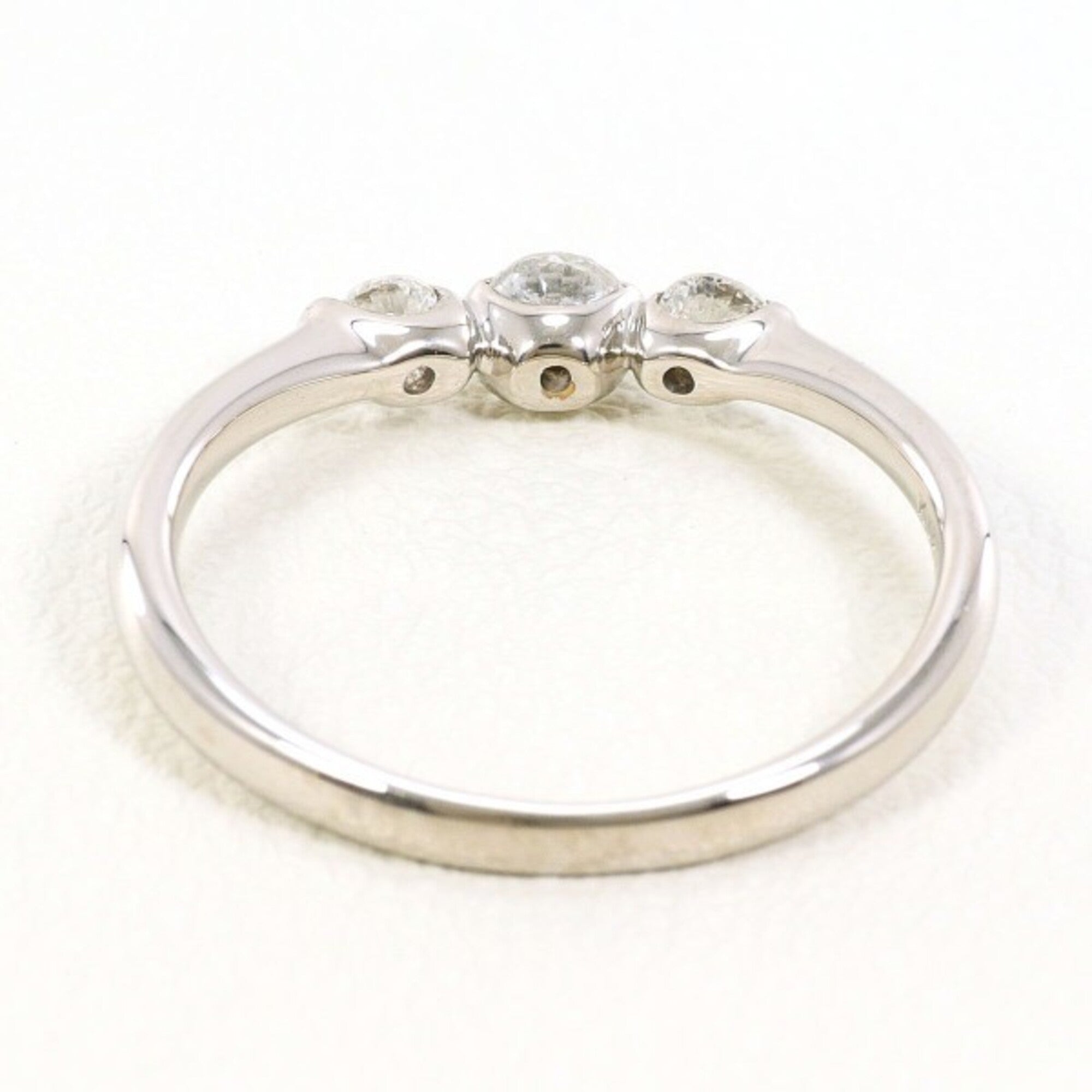 Unbranded White Gold White Gold (18K) Band Ring (Pre-Owned)