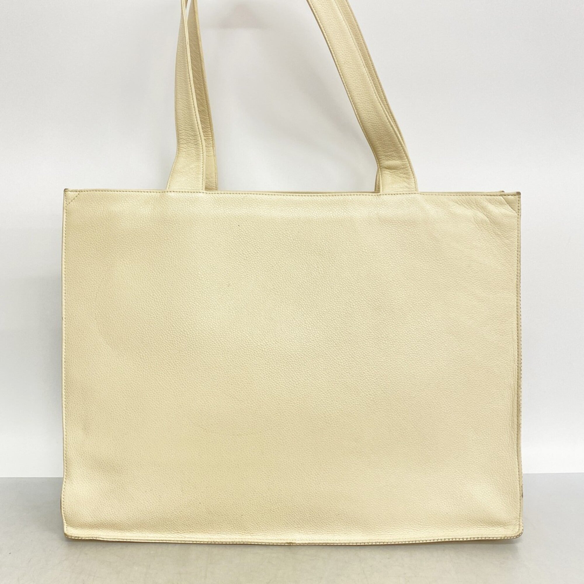 Chanel White Grained Calfskin Tote Bag (Pre-Owned)