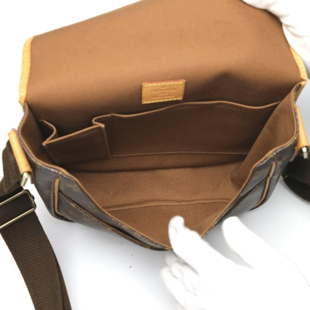 Louis Vuitton Brown Monogram Monogram Shoulder Bag (Pre-Owned)