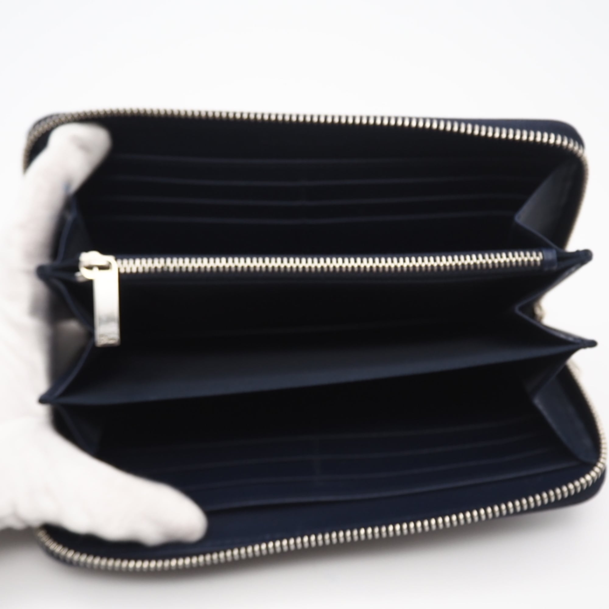 Christian Dior Blue Navy Leather Long Wallet (Bi-Fold) (Pre-Owned)