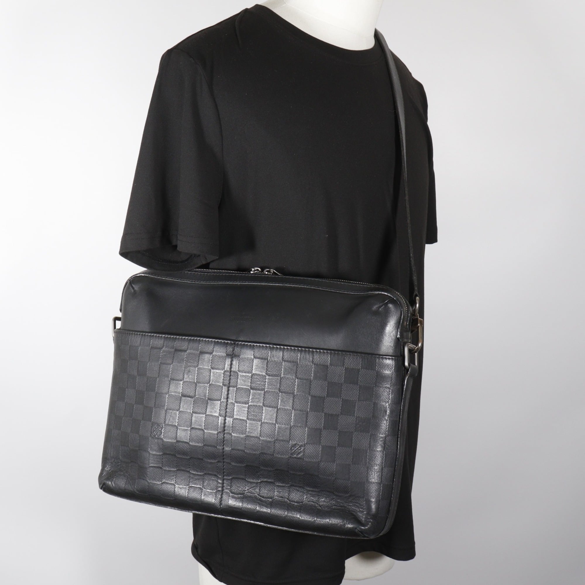 Louis Vuitton Black Galle Onyx Damier Infini Shoulder Bag (Pre-Owned)