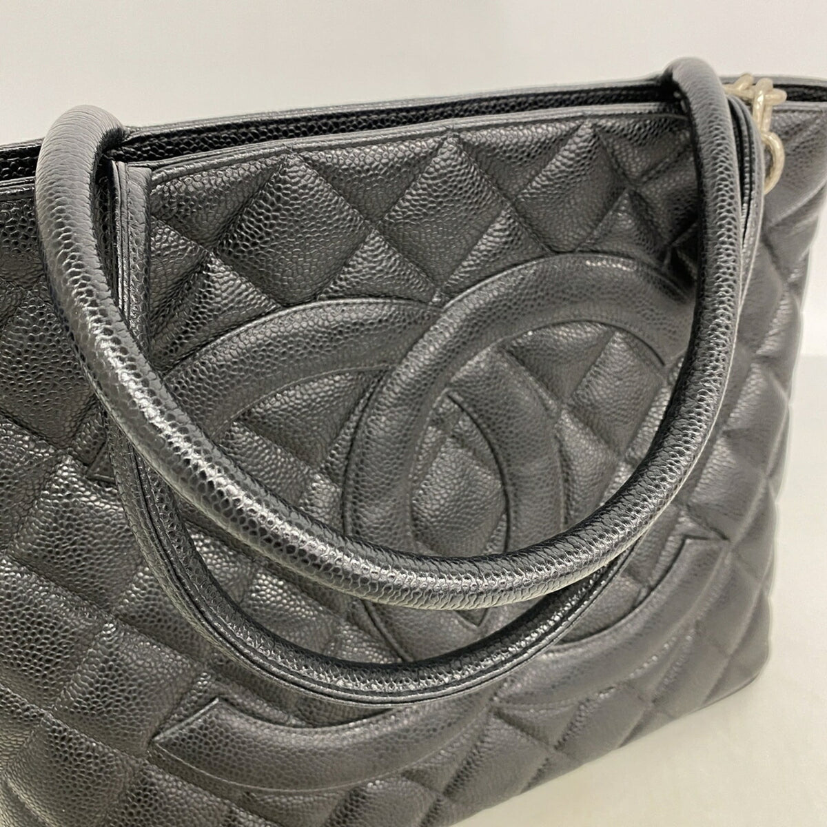 Chanel Black Grained Calfskin Tote Bag (Pre-Owned)