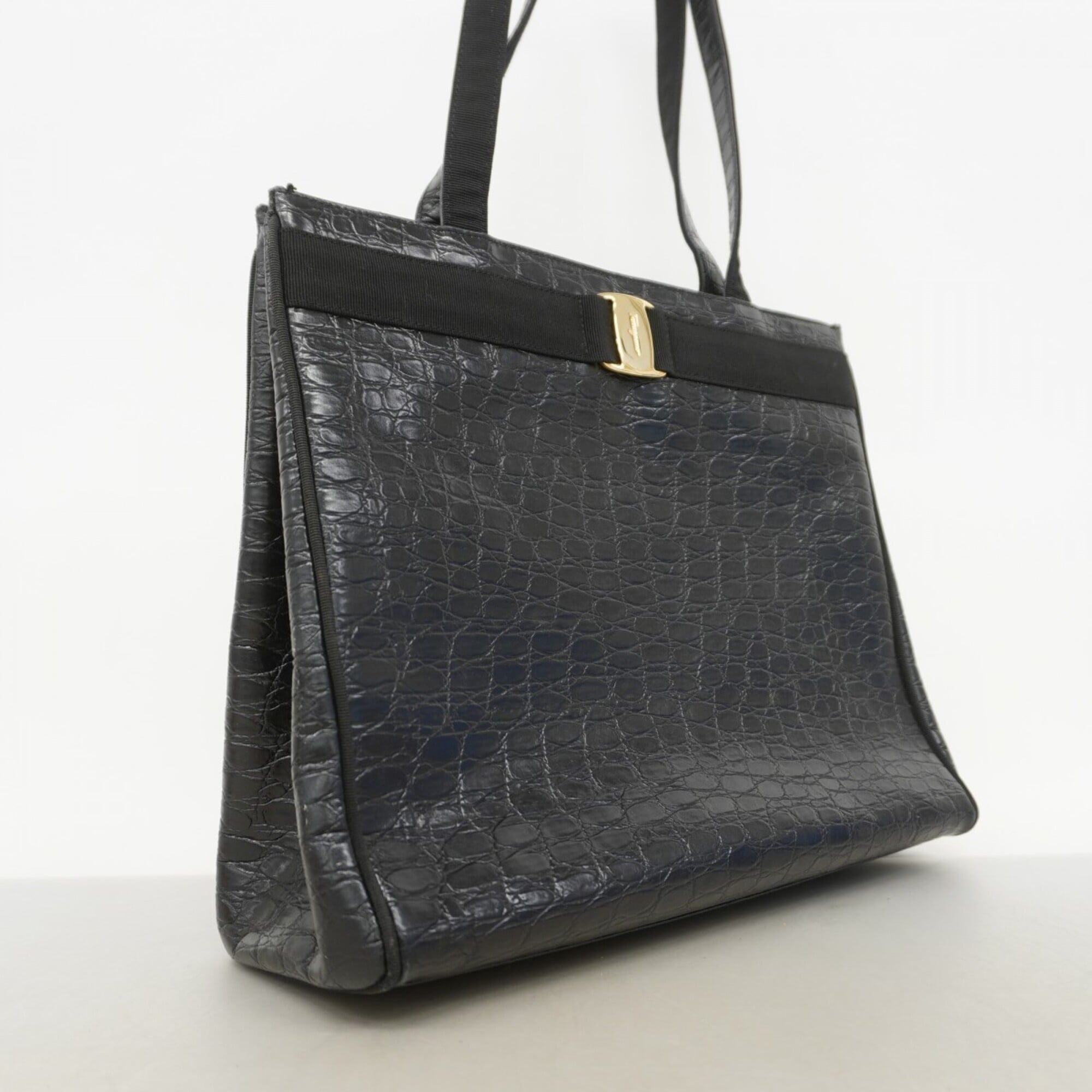 Salvatore Ferragamo Black Leather Shoulder Bag (Pre-Owned)