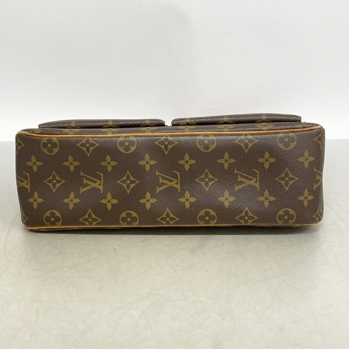 Louis Vuitton Brown Shoulder Bag (Pre-Owned)