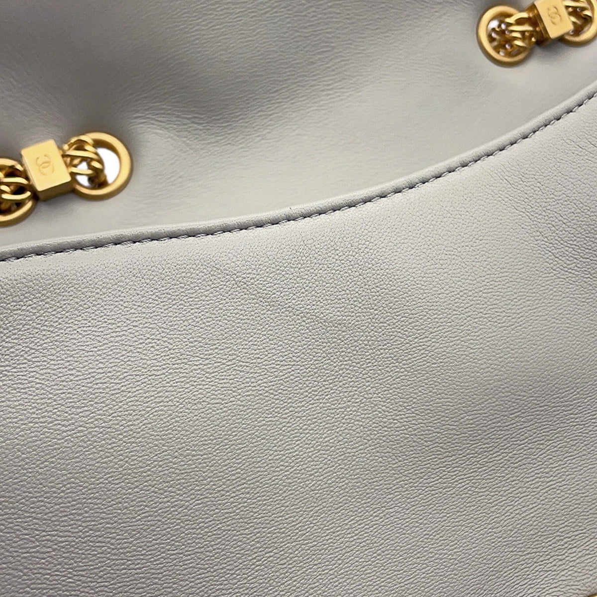 Chanel Matelasse Gray Leather Handbag Shoulder Bag (Pre-Owned)