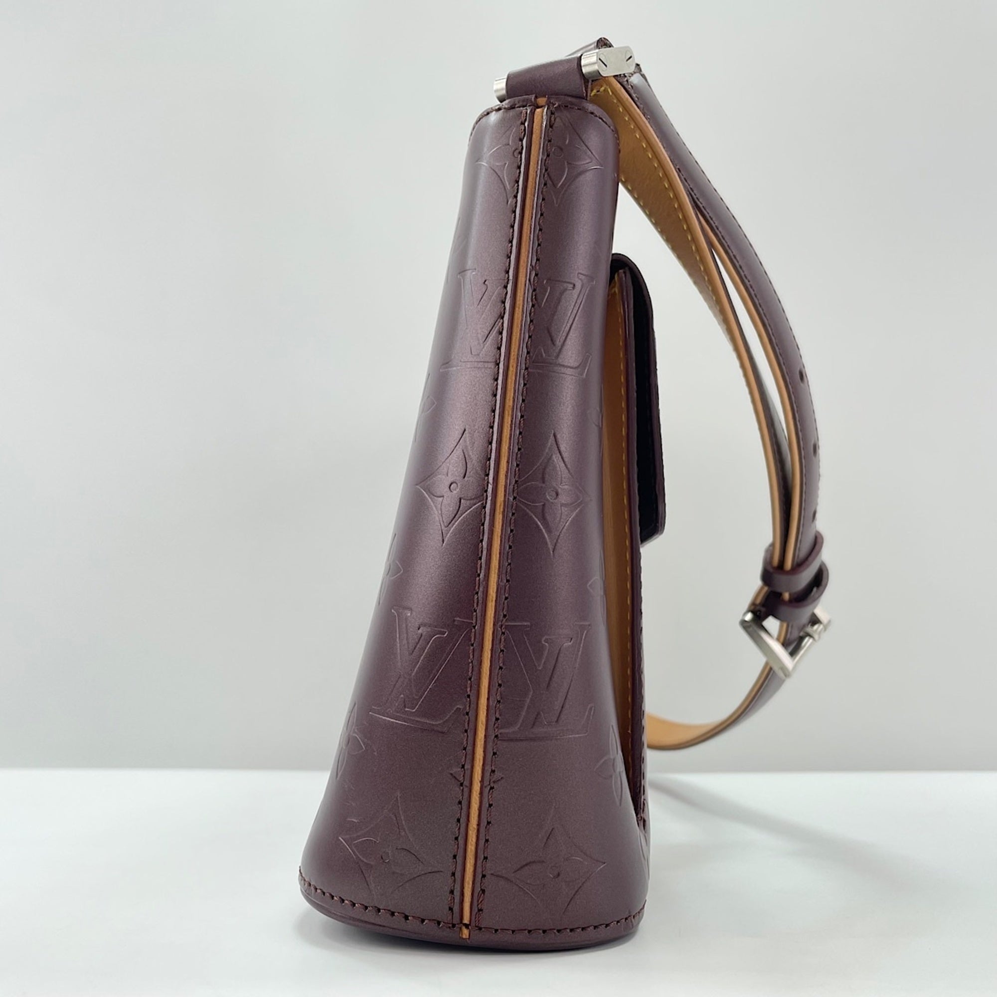 Louis Vuitton Brown Shoulder Bag (Pre-Owned)