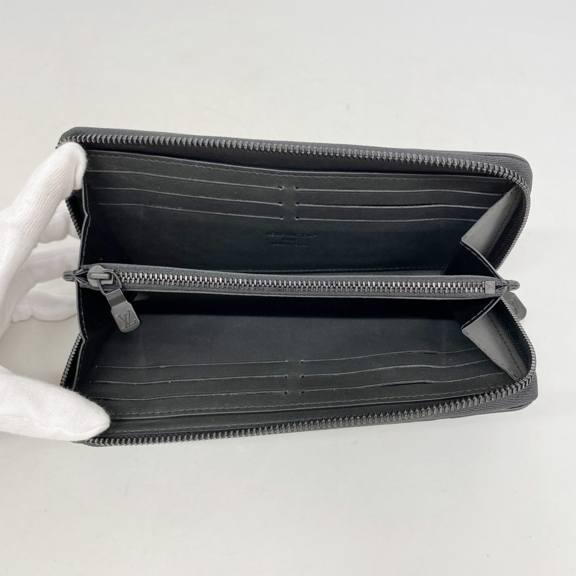 Louis Vuitton Black Long Wallet (Bi-Fold) (Pre-Owned)