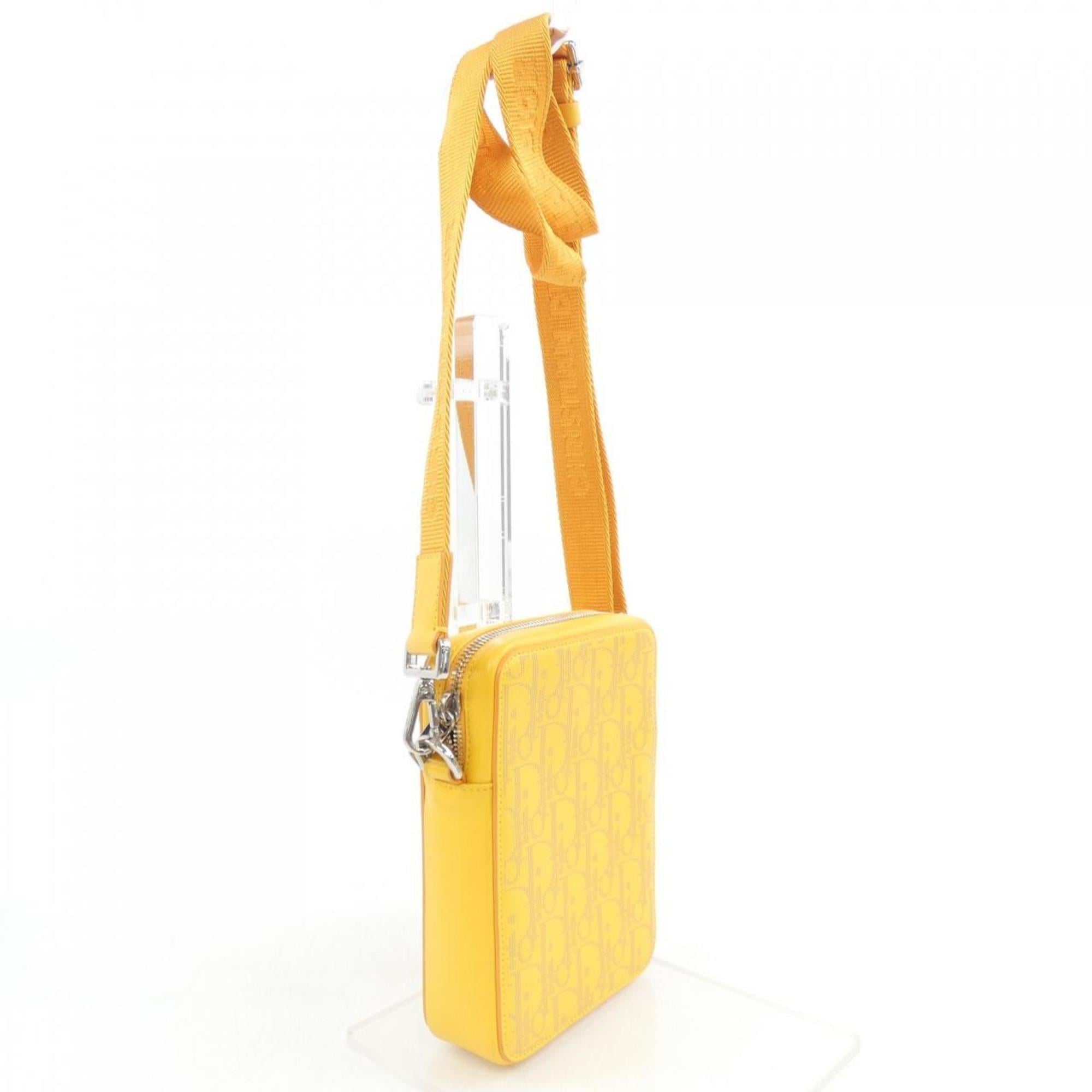 Christian Dior Yellow Handbag (Pre-Owned)
