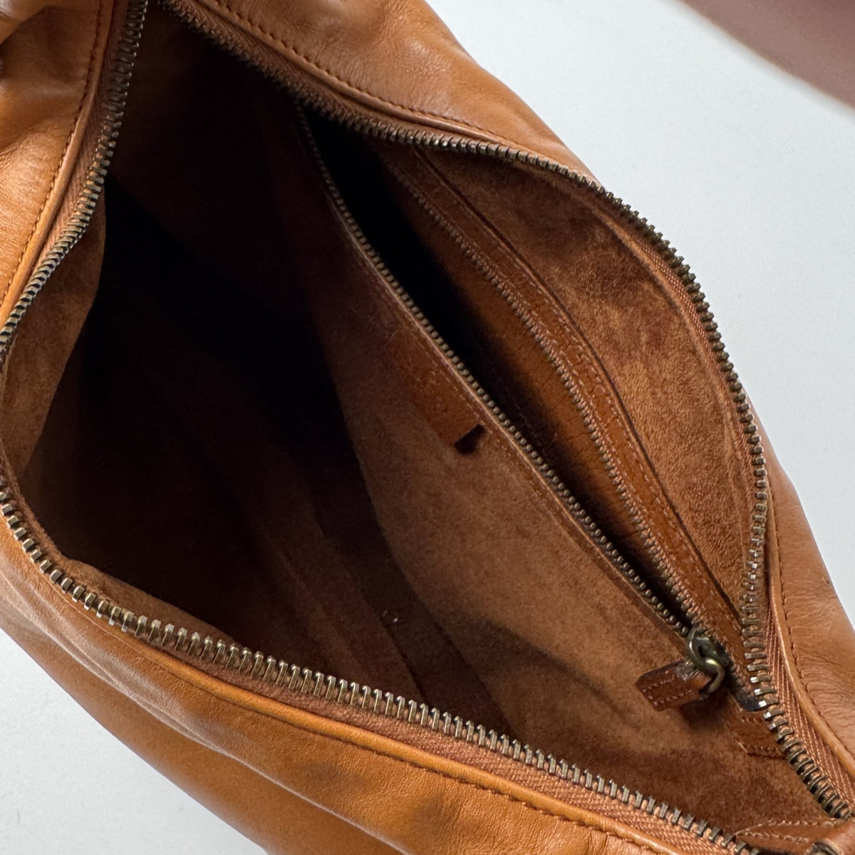 Gucci Camel Leather Shoulder Bag (Pre-Owned)