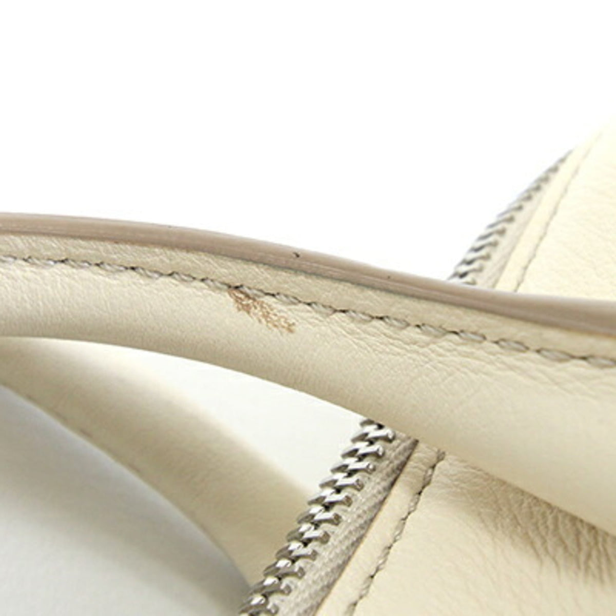 Tod's Ivory Leather Handbag (Pre-Owned)