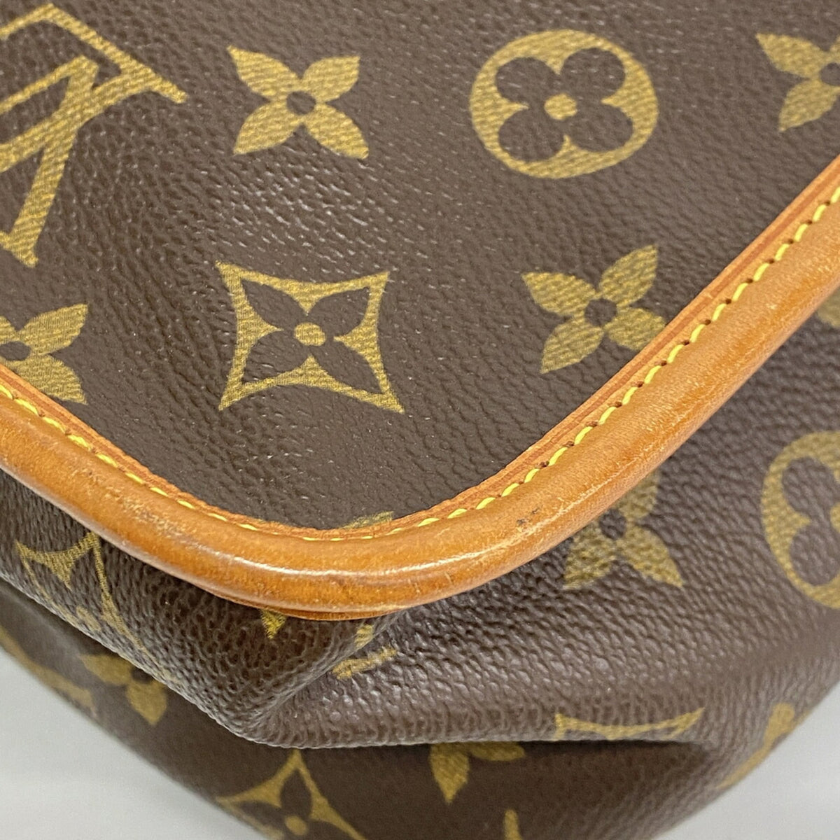 Louis Vuitton Brown Shoulder Bag (Pre-Owned)