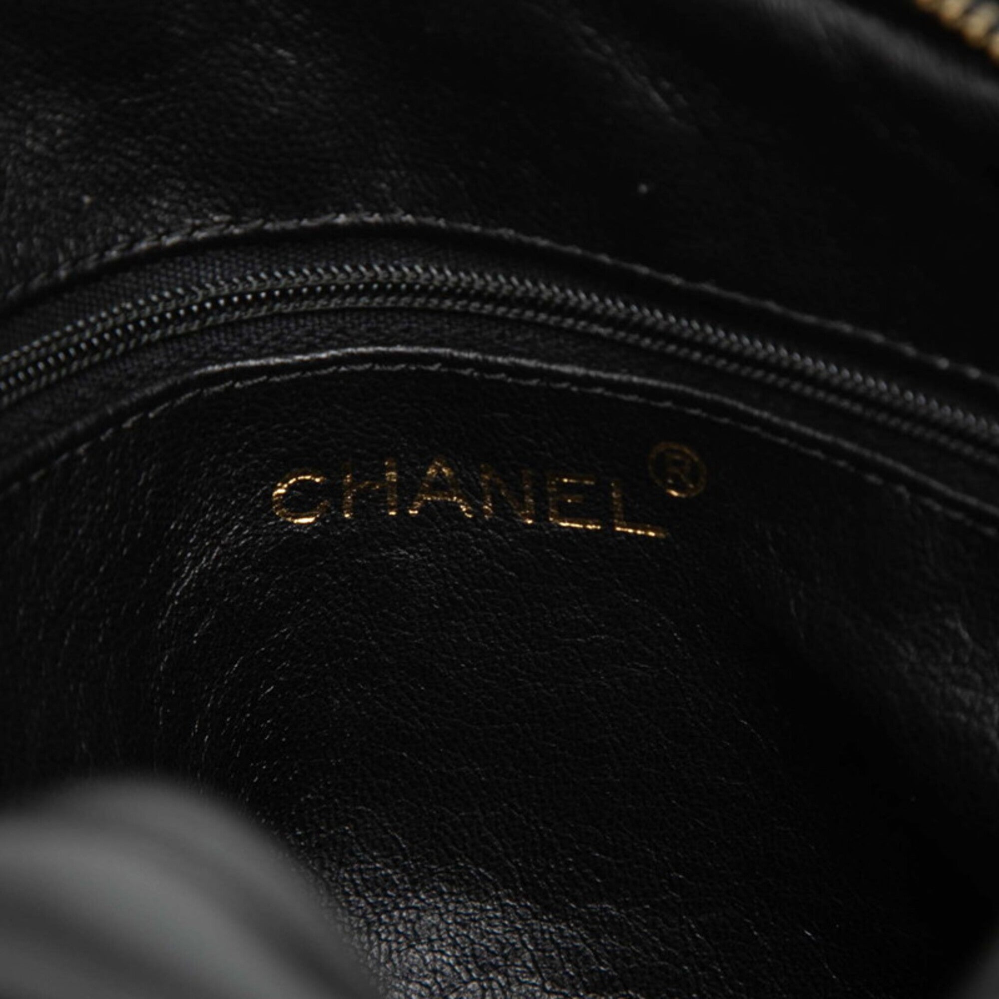 Chanel Black Leather Shoulder Bag (Pre-Owned)