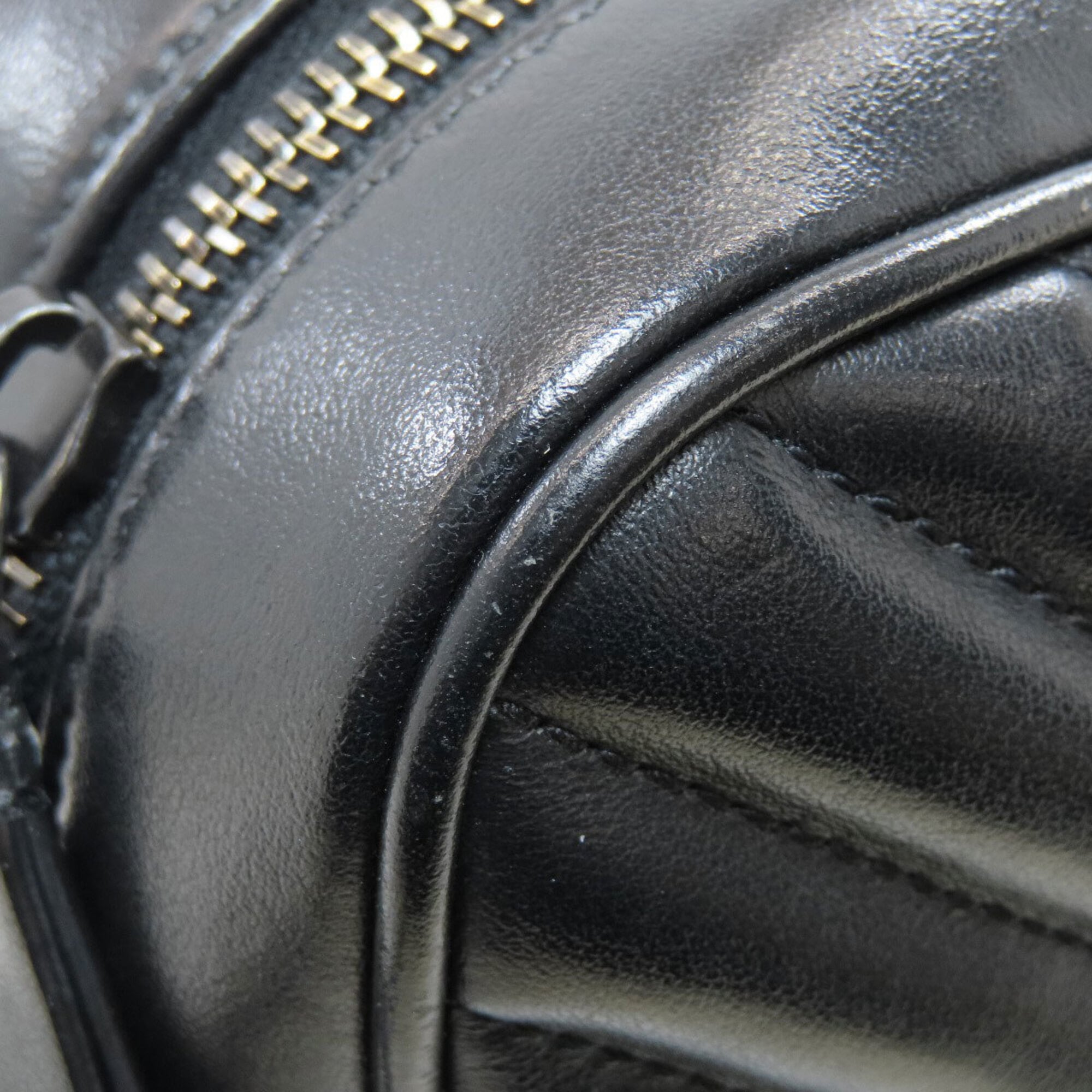 Saint Laurent Black Leather Shoulder Bag (Pre-Owned)