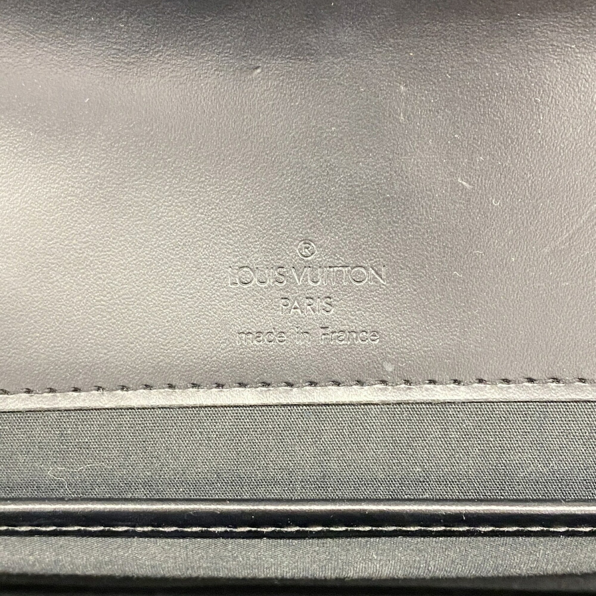 Louis Vuitton Noir Shoulder Bag (Pre-Owned)